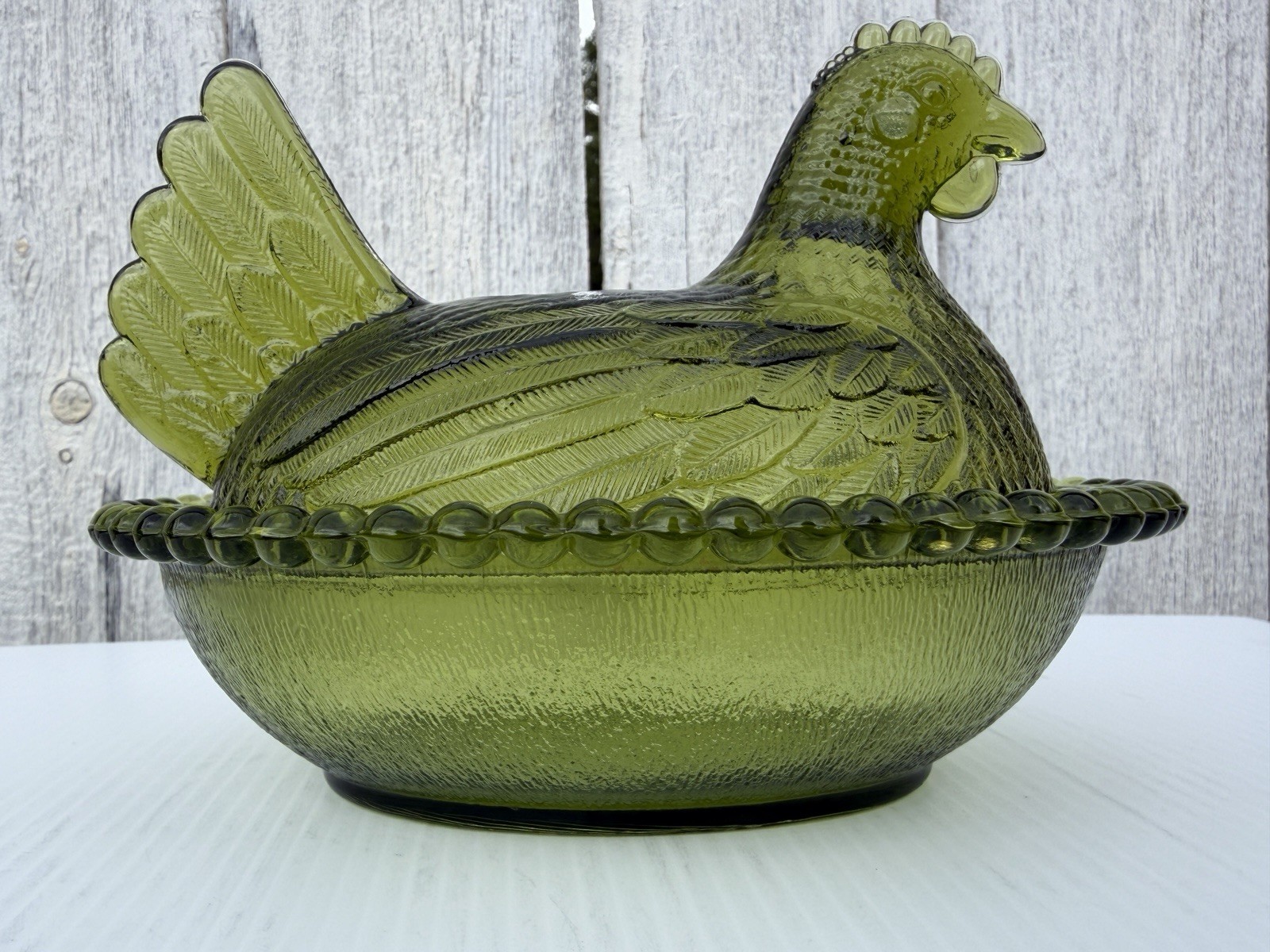 Vintage Indiana Glass Green Pressed Glass Hen on Nest Bowl Beaded Rim HON *read*