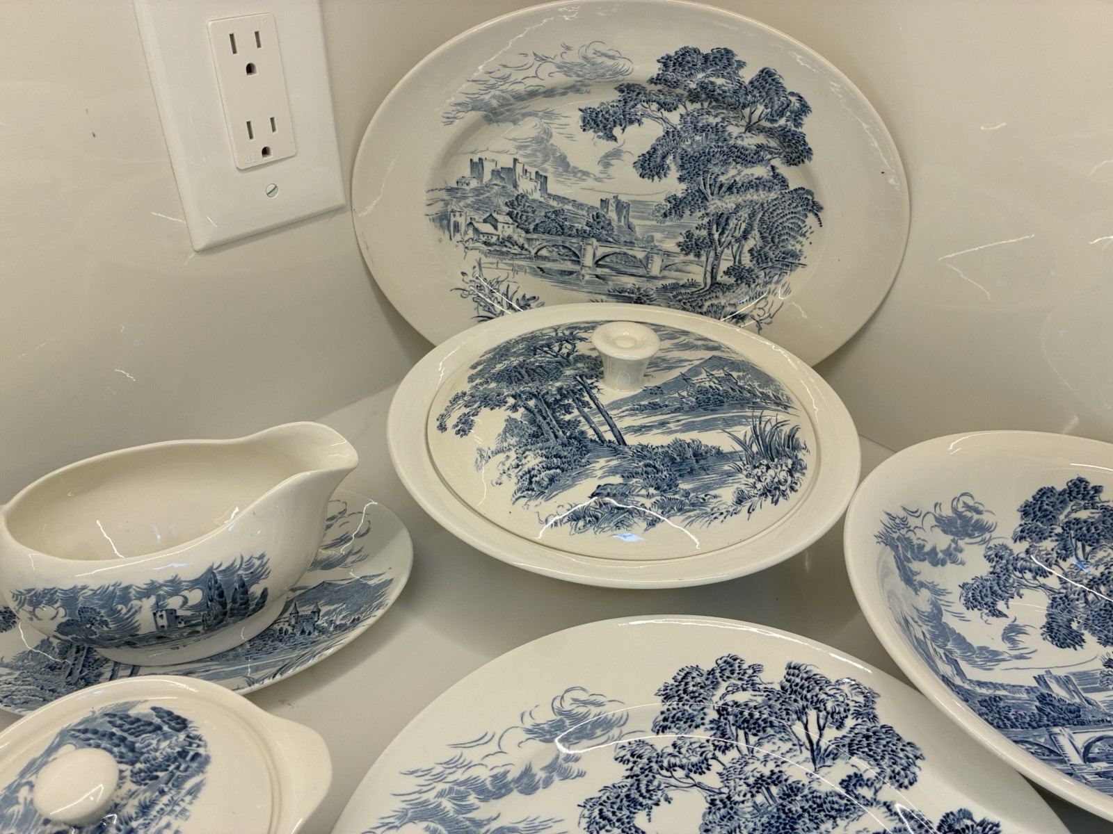 Perfect! ENOCH Wedgwood Countryside Blue Transferware 34 Pc Dinnerware Set for 4