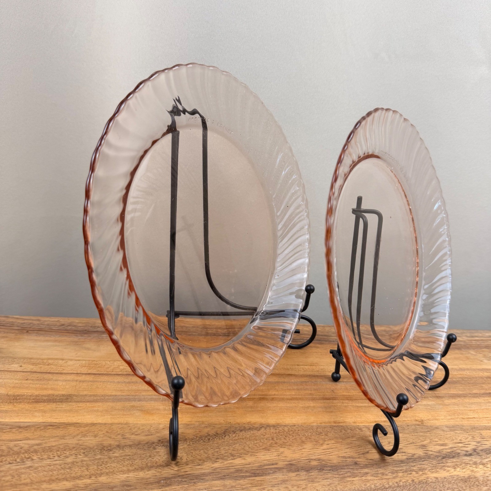 Arcoroc France Rosaline Pink Swirl Glass Plates Set of 2 Vintage 7.75in, 9in