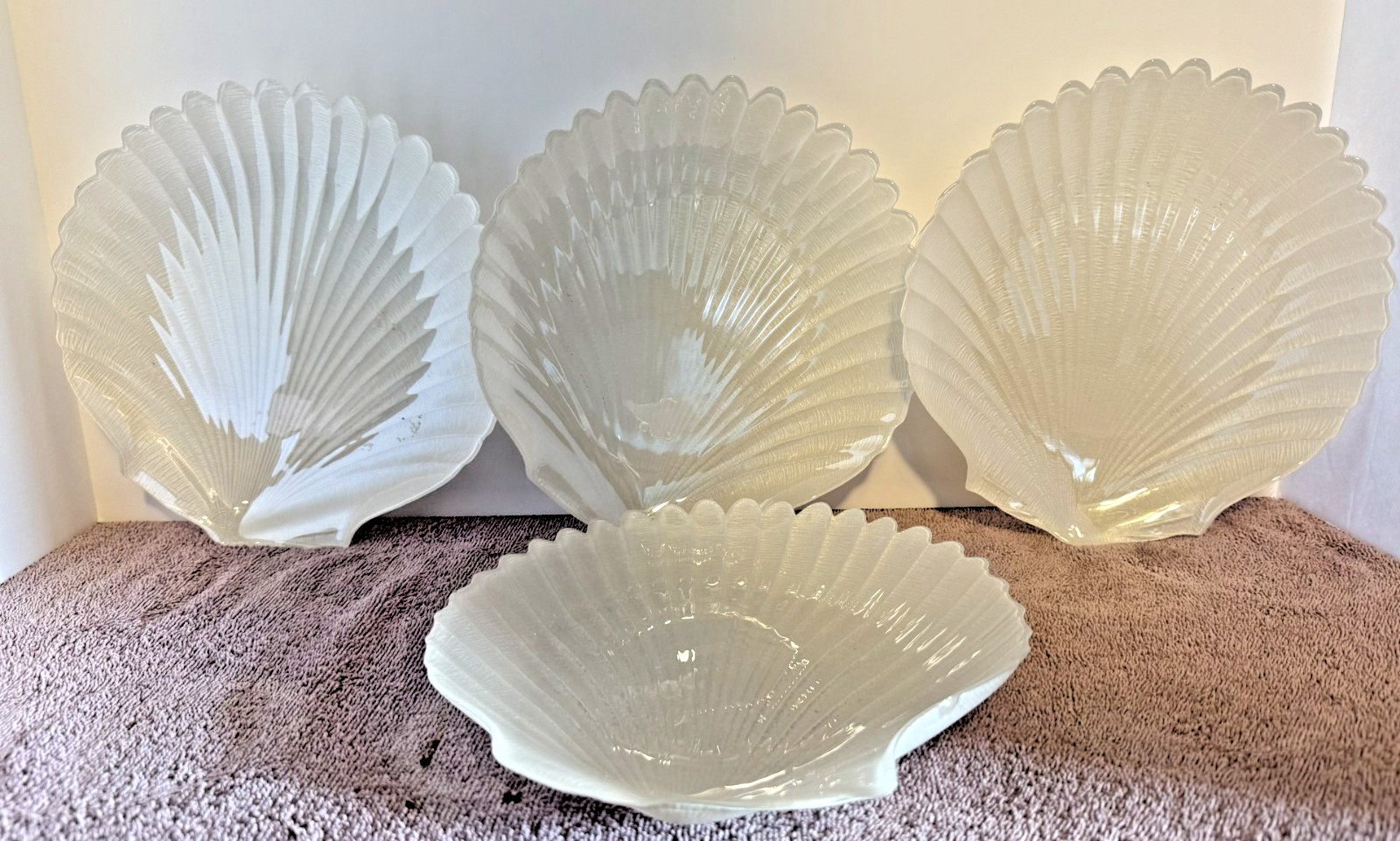 Vintage 1960 Seashell Design Imperial Glass Company 8″ Diameter x 3 Inches Tall