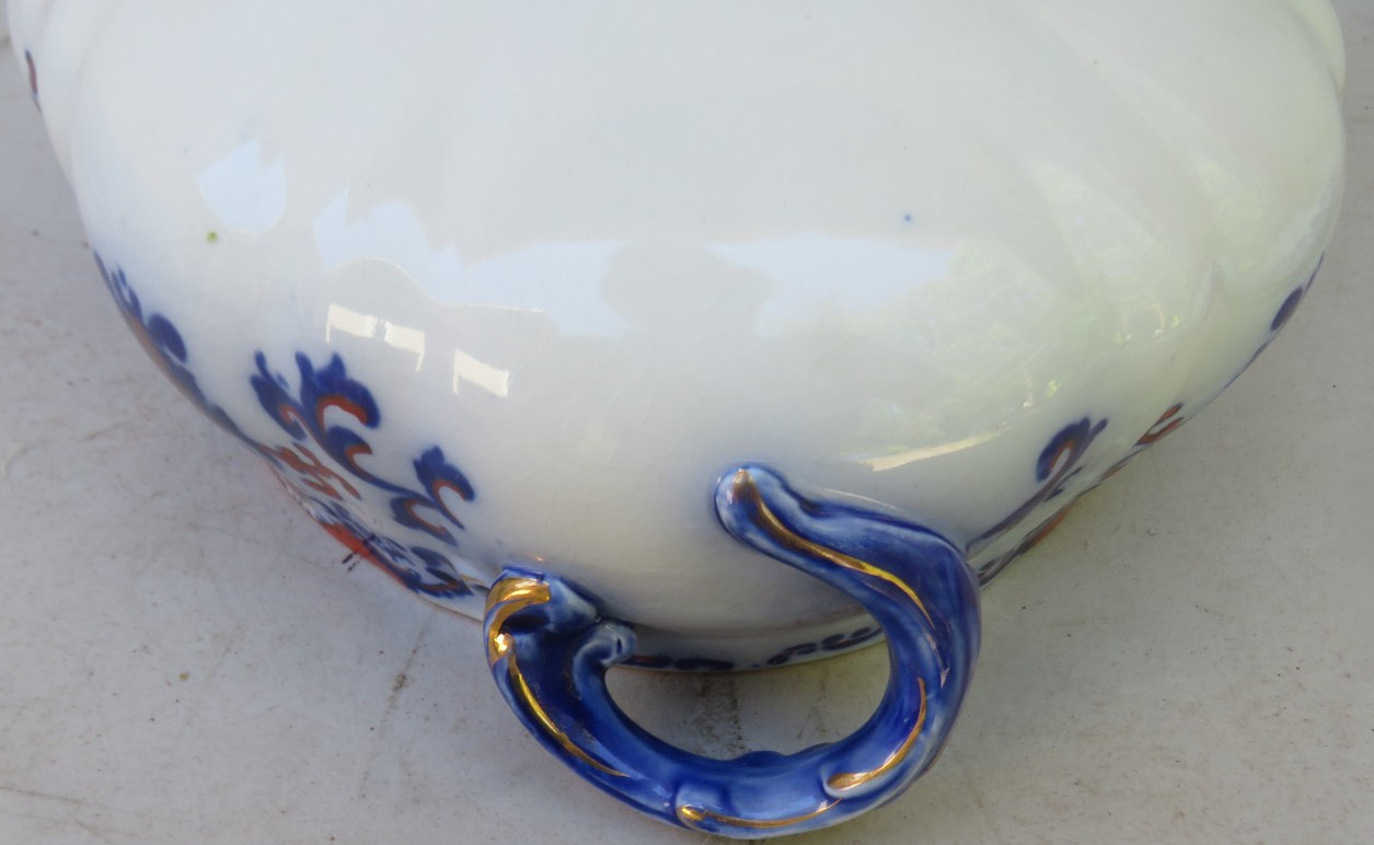 LARGE ANTIQUE ROYAL DOULTON NANKIN FLOW BLUE WITH RED FLOWERS SOUP TUREEN