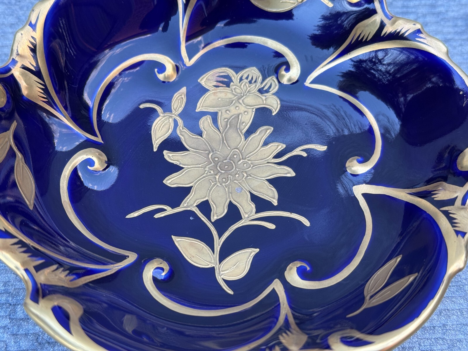 ECHT KOBALT BOWL J.L. MENAU COBALT BLUE GOLD LEAF VICTORIAN FLORAL VINE DESIGNS
