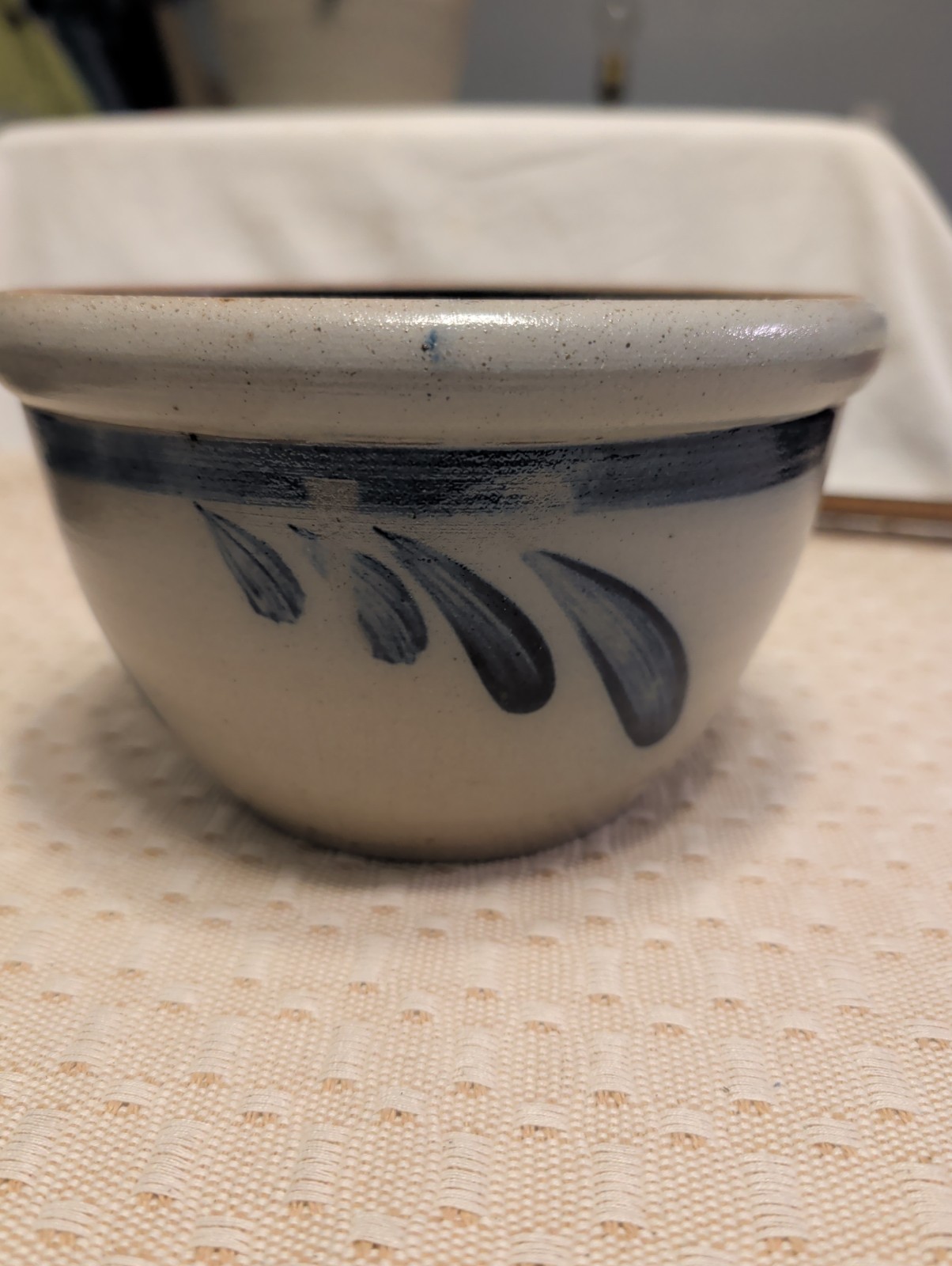 Rowe Pottery Works 4.5″ Salt-Glazed Blue Slip-Painted Leaf Motif Bowl