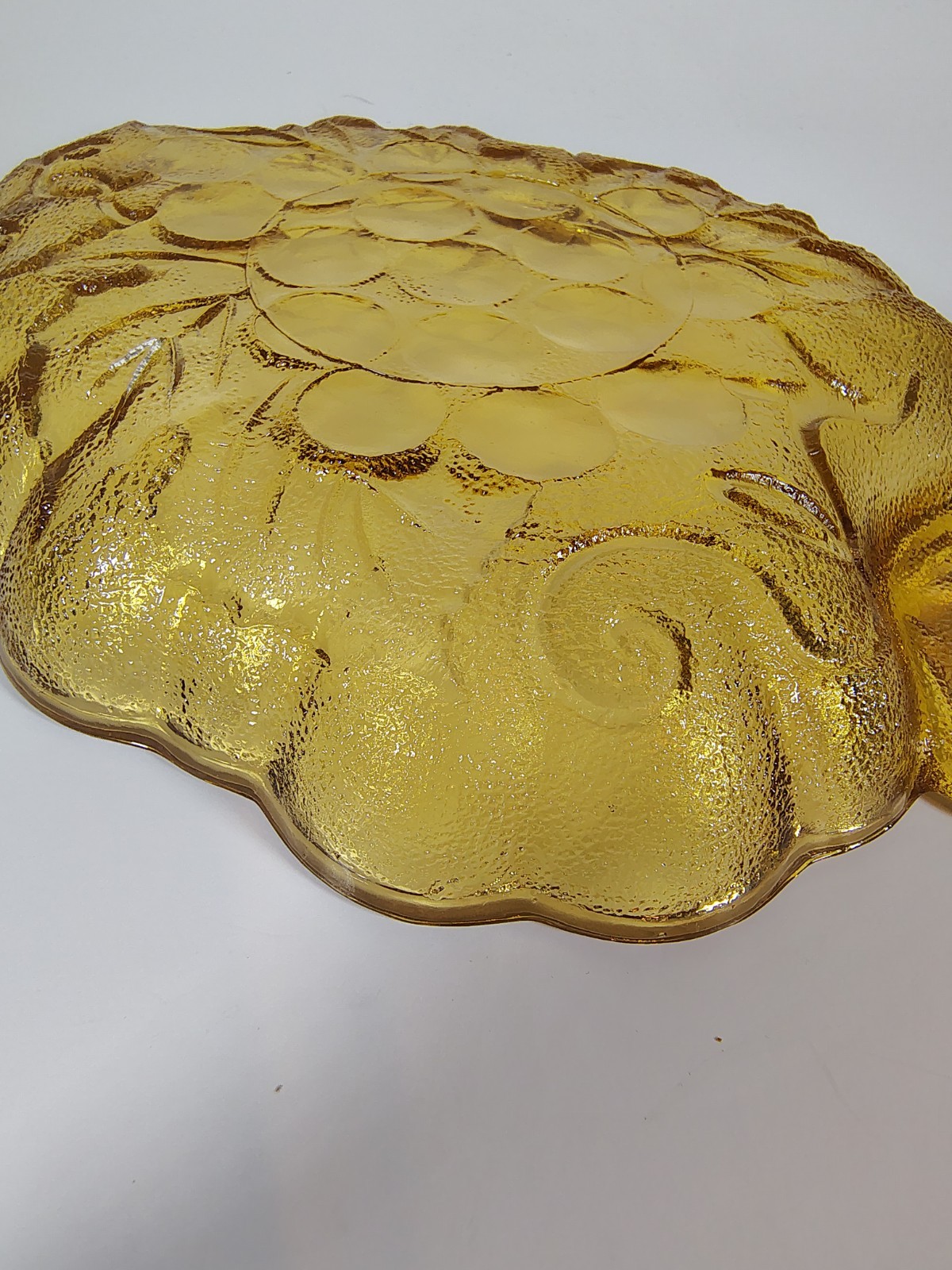 Vintage Amber Glass Grape Leaf Trinket Candy Nut Dish Honey Gold 7″ Textured