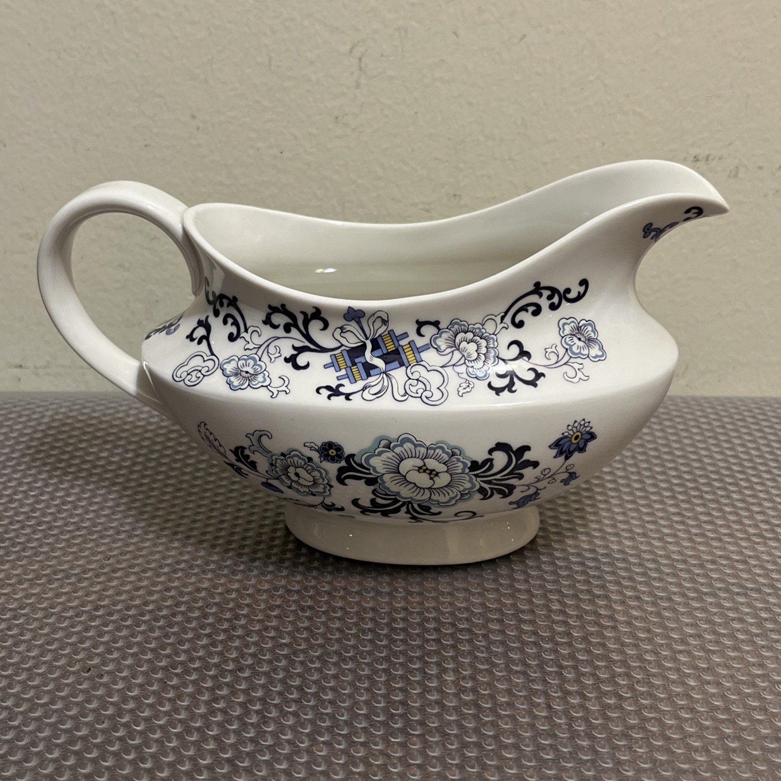 Royal Doulton NANKIN Gravy Boat & Underplate – TC 1091