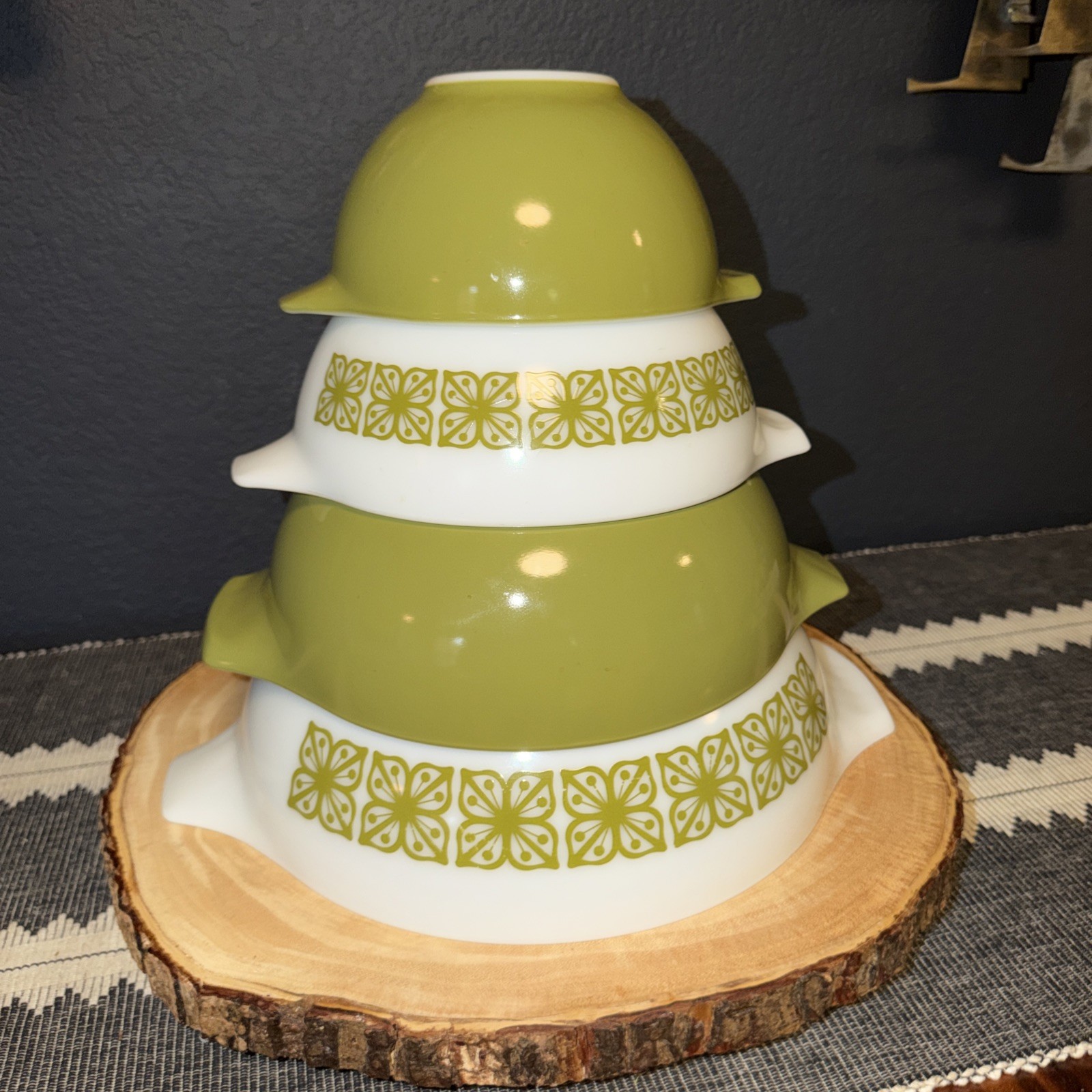 VTG Pyrex Green Square Flowers/Verde Cinderella Dbl Spout Nesting Bowls Set of 4