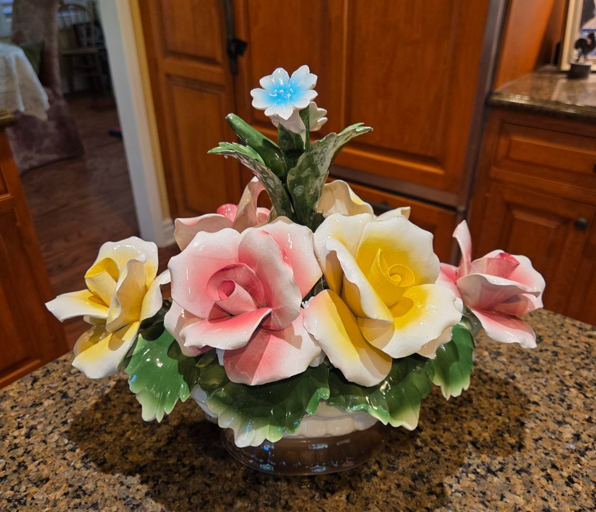 Nuova Capodimonte Floral Centerpiece – Large 14″ x 8″ x 11″ with original label