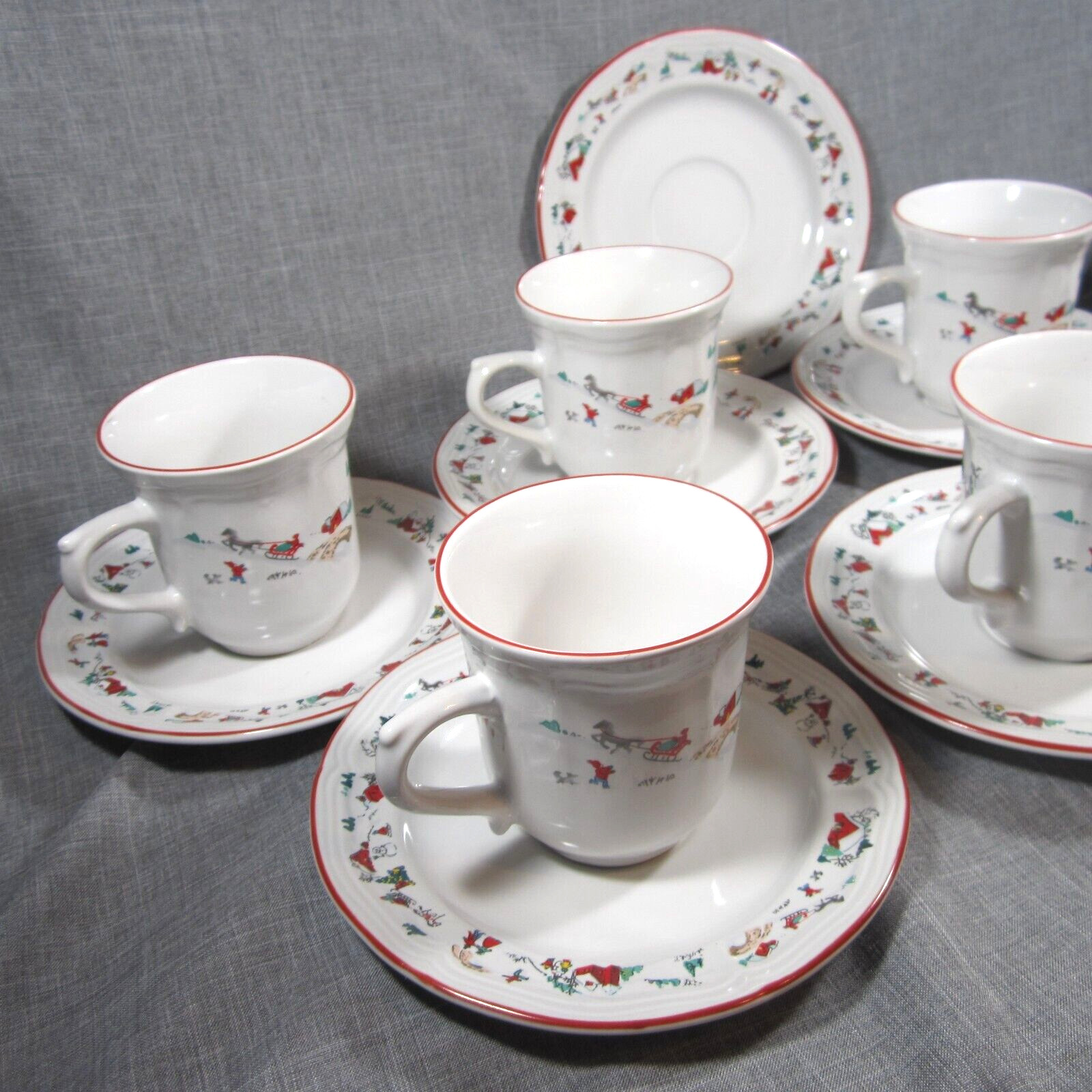 Farberware White Christmas #391 Set of 15 pieces; 7 Cups and 8 Saucers – EUC