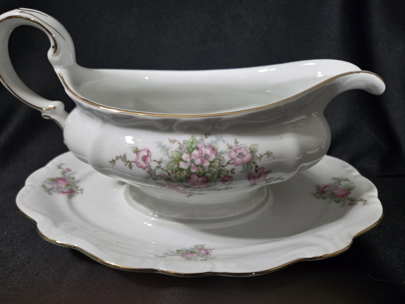 MINT Johann Haviland Bridal Rose Bavaria LG Gravy Boat/attached Underplate Roses