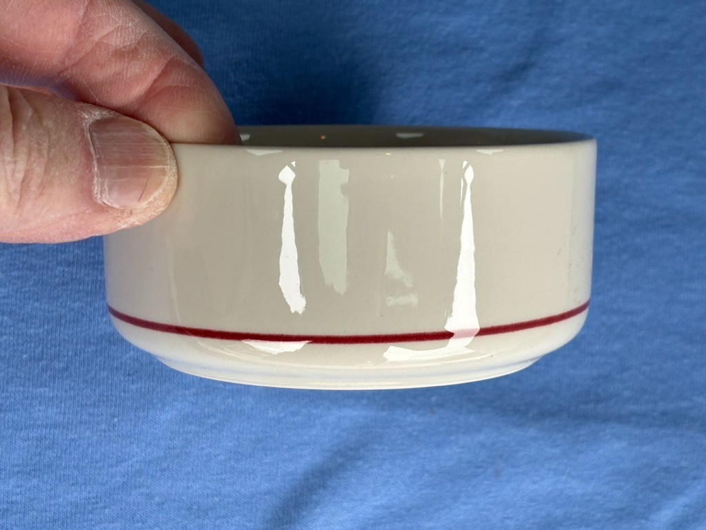 VILLEROY AND BOCH — NAIF CHRISTMAS — ROUND TRINKET OR CANDY BOX