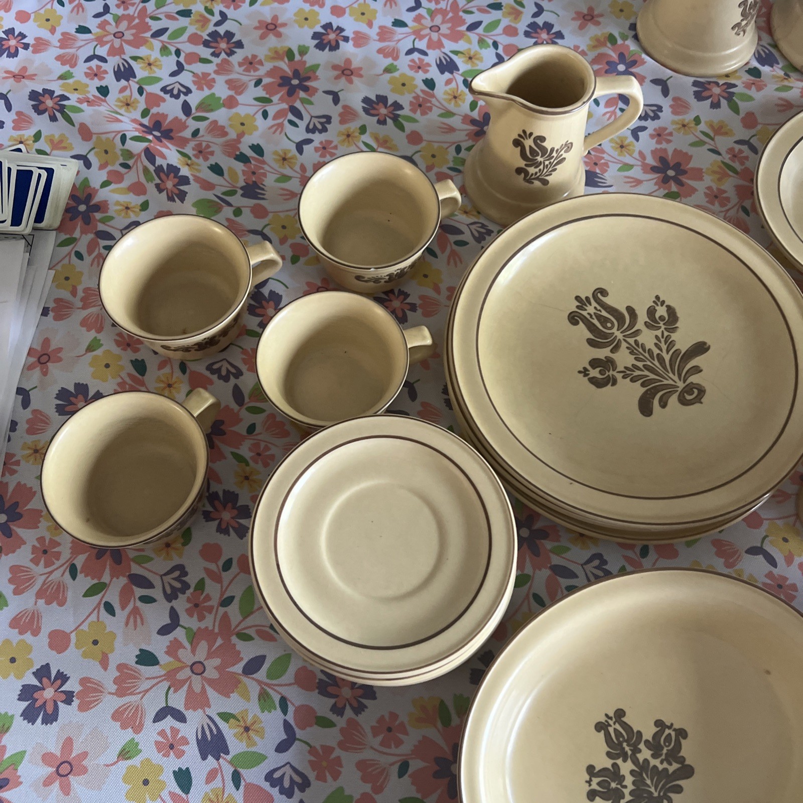 1976 PFALTZGRAFF Village Dinnerware Stoneware Vtg Folk Art Set