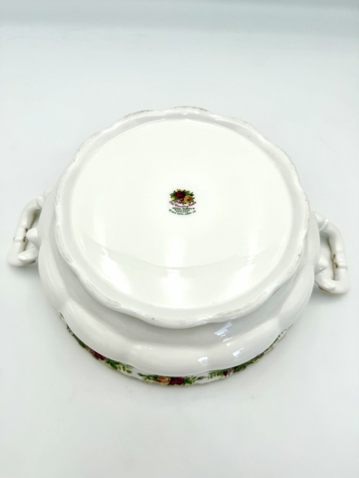 Royal Albert Old Country Roses – Round Covered Vegetable Bowl, 8 3/4”