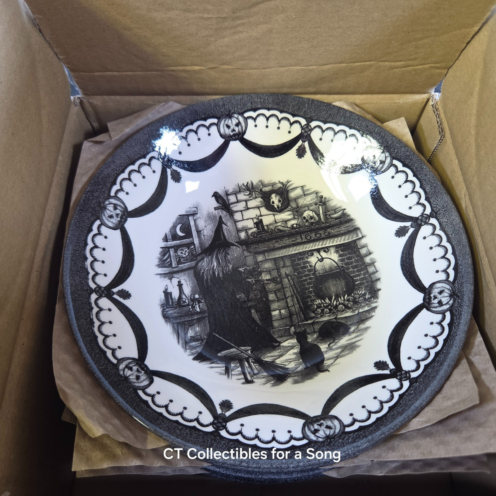 New Set 12 Royal Stafford Haunted Home Cereal Bowls 7 1/2″ Black & White in Box