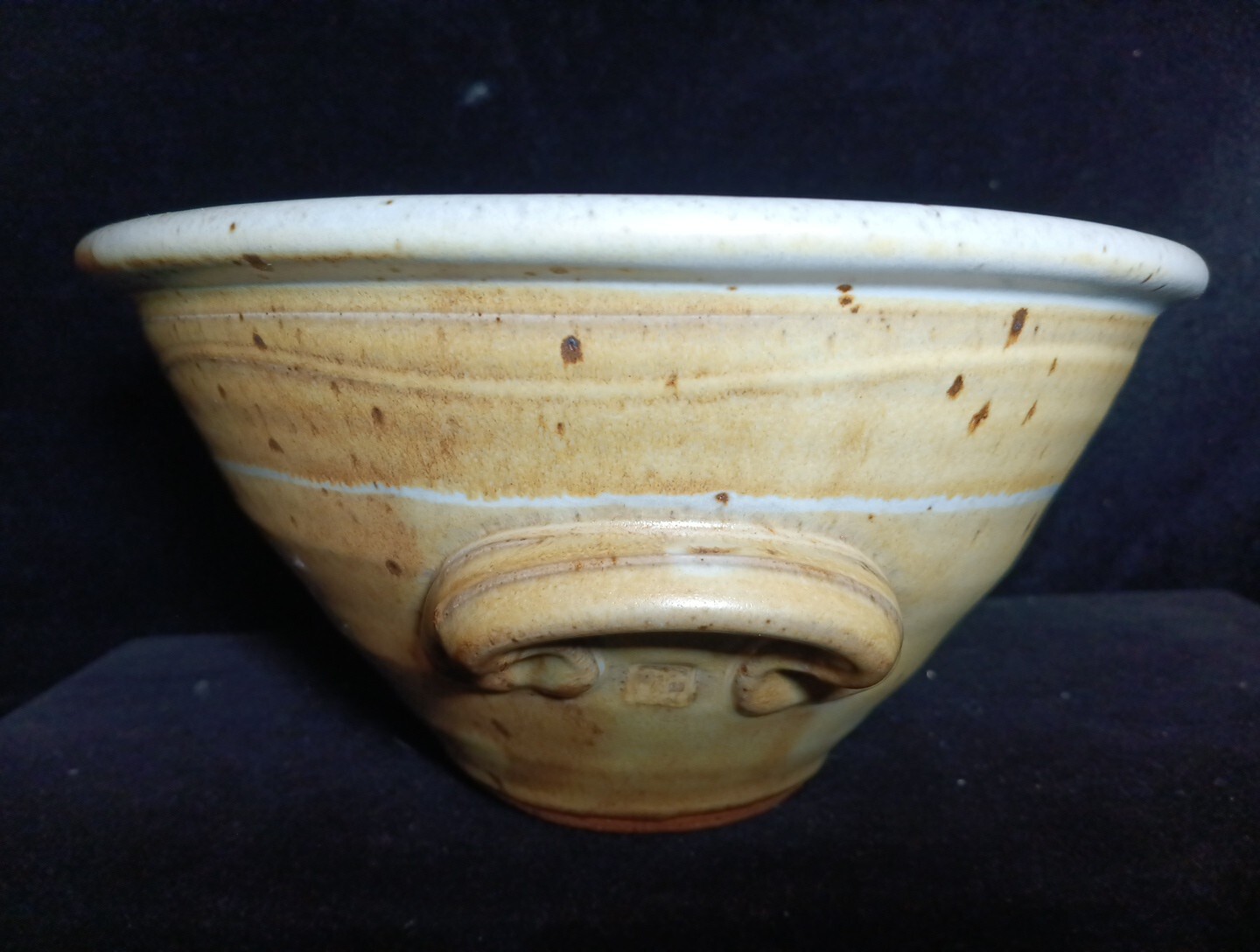 Pottery 8.25”W Mixing Bowl With Spout Floral Decor 4.25″H