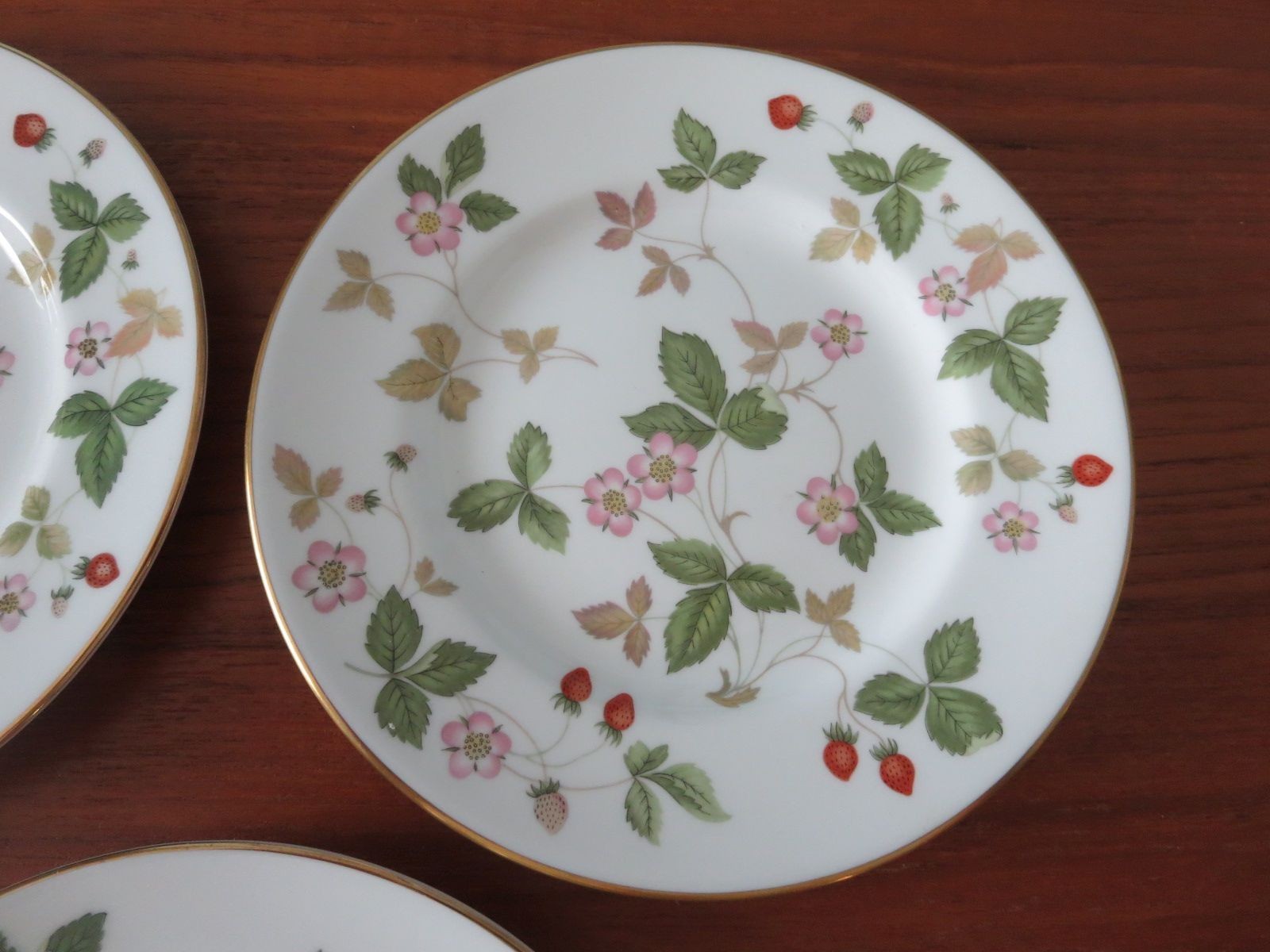 Set of 6 Wedgwood Bone China Wild Strawberry Bread & Butter Plates 6”