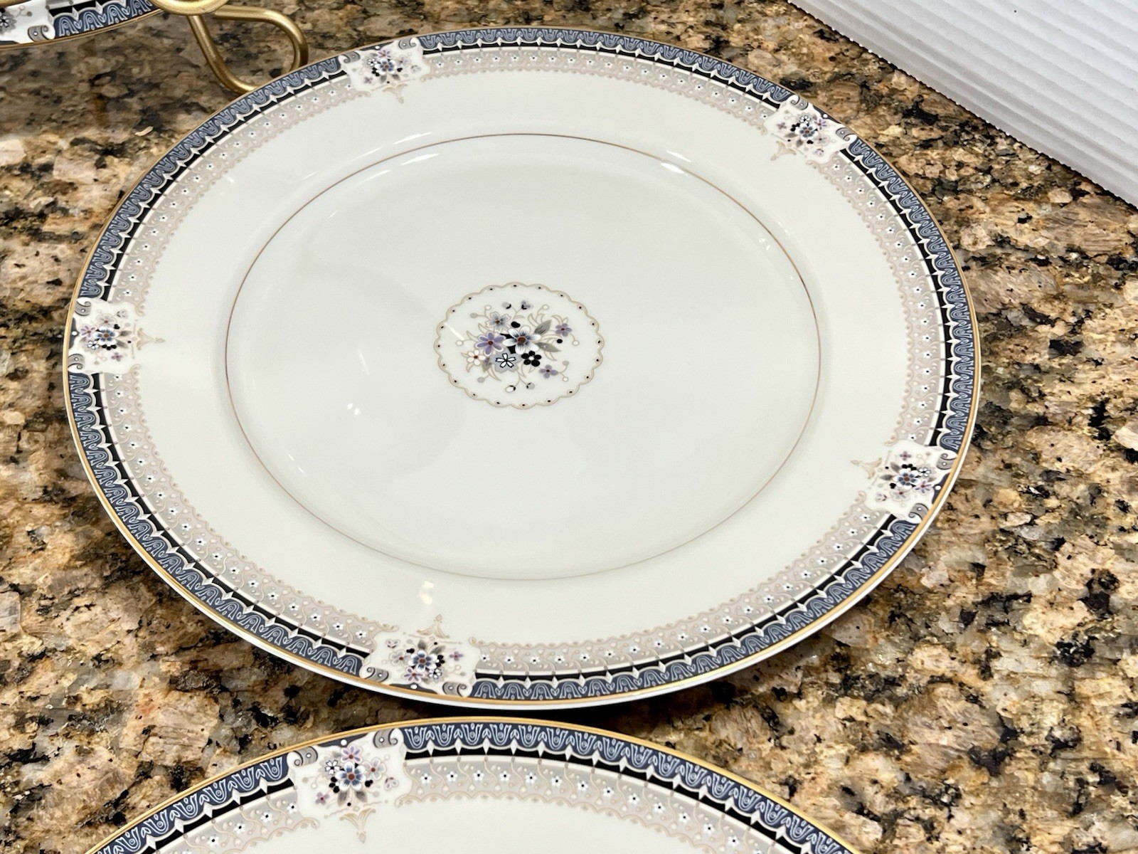 VTG 5 Pc Mikasa Grande Ivory 12 Chop Plate 10-7/8 Floral Porcelain Dinner Plates