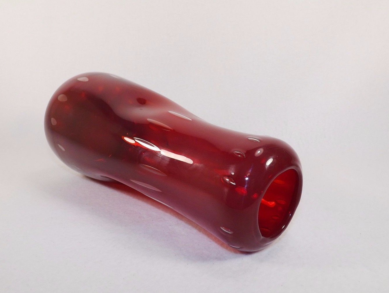 FREE FORM HAND BLOWN 9 1/2″ CONTROLLED BUBBLE PINCHED SIDES RUBY VASE BLENKO?