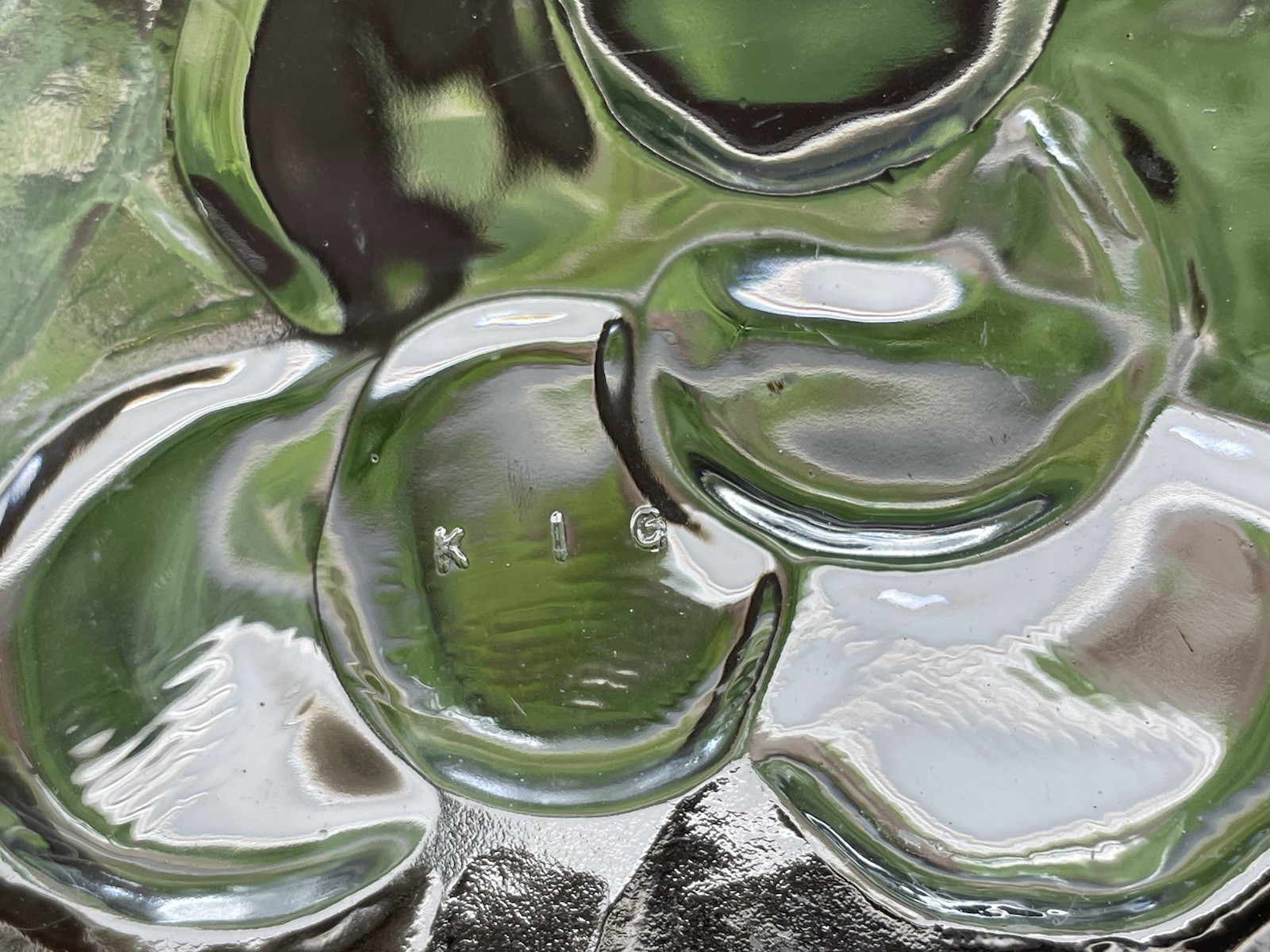 Vintage KIG Indonesia Grapes Leaves Clear Glass Dinner Plates 6 qty 10-3/8″ EVPC