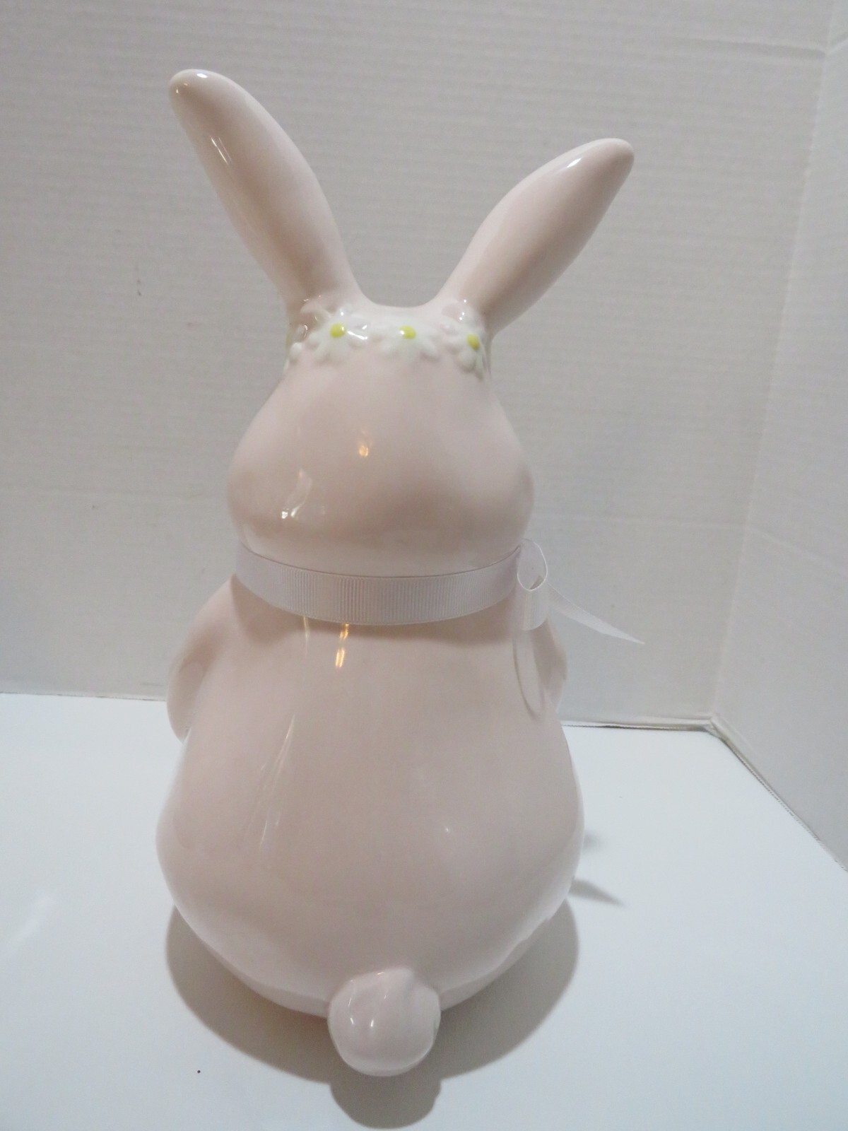 RAE DUNN “HAPPY SPRING”PINK EASTER BUNNY W/CROWN OF DAISIES & RIBBON NEW 12”