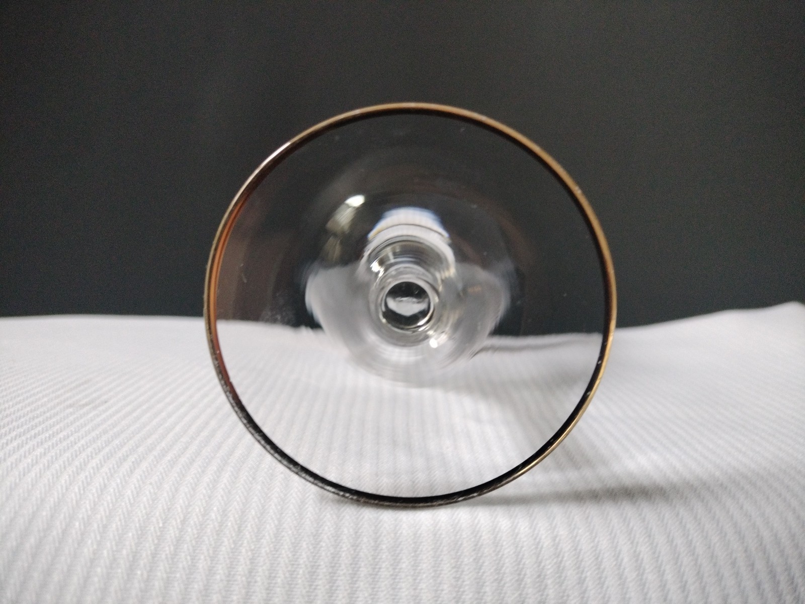 Gold Trim Crystal Goblet Wine Glass 5″5×2″5 high Set Of 4 See Picture
