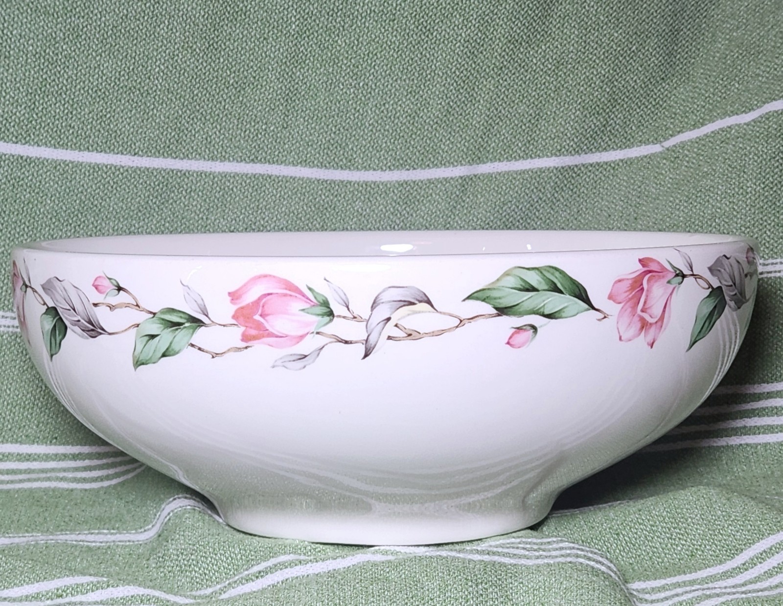Universal Cambridge Rose Garland 2Qt Heavy Mixing Bowl