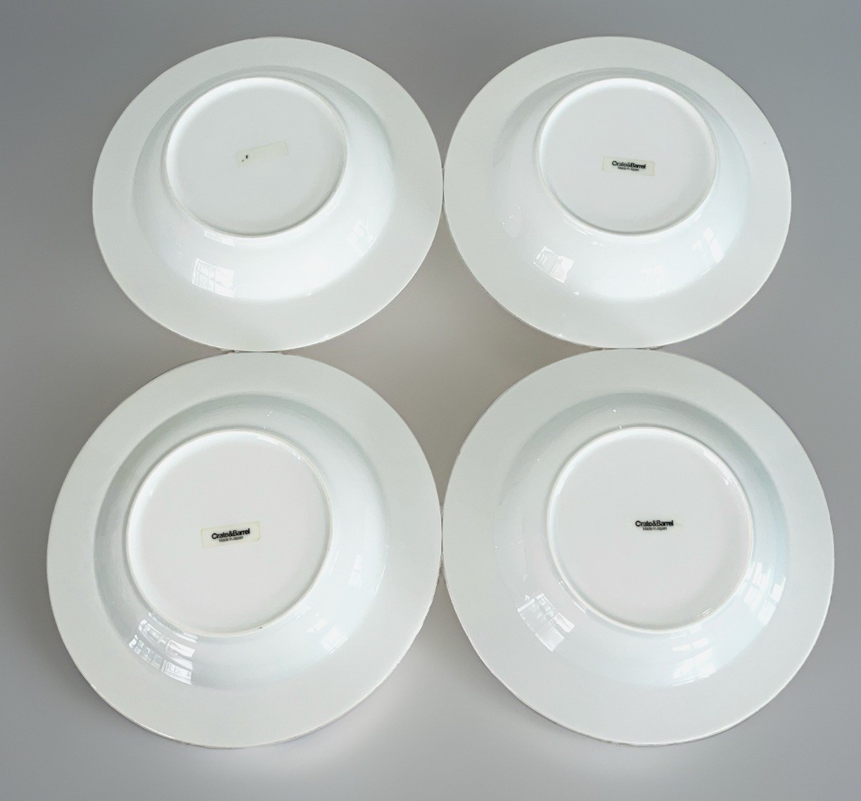 Crate and Barrel White Maison 9 1/8″ Large Rim Soup/Salad Bowls Japan – Set Of 4