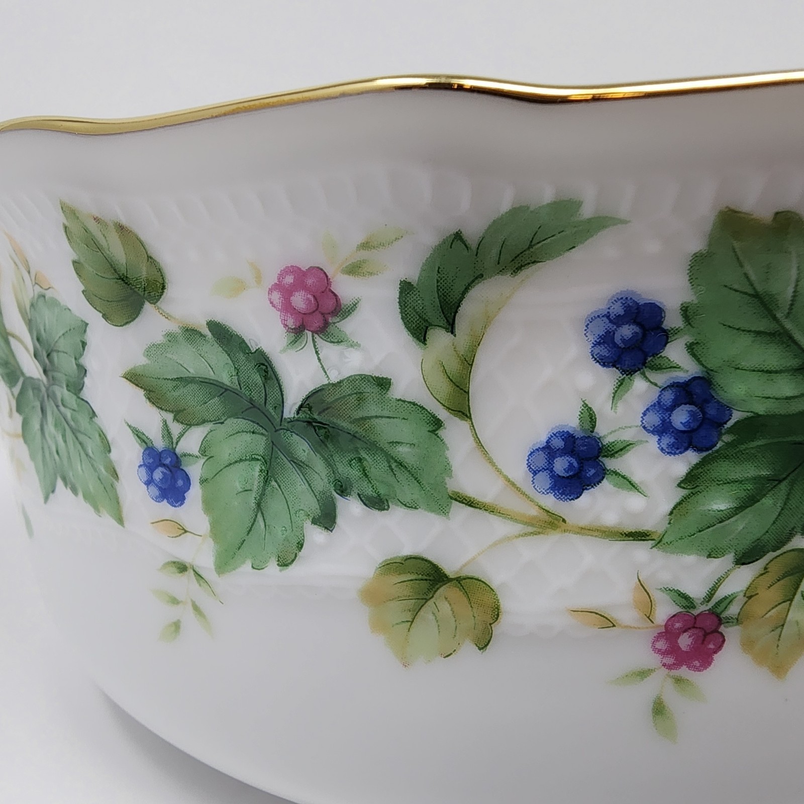 Andrea by Sadek Vineyard 7″ Round Vegetable Bowl Berries Japan Vintage