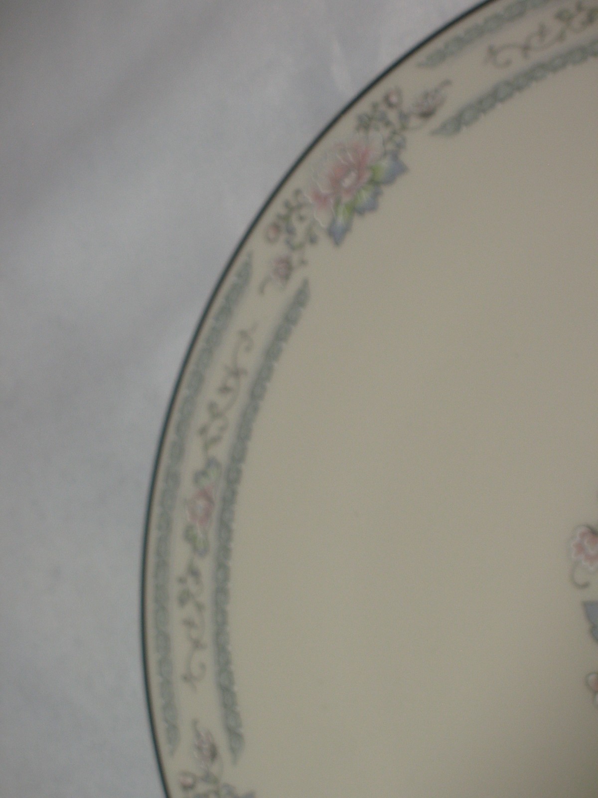Lenox Charleston Large 11 3/4 inch Cake Plate