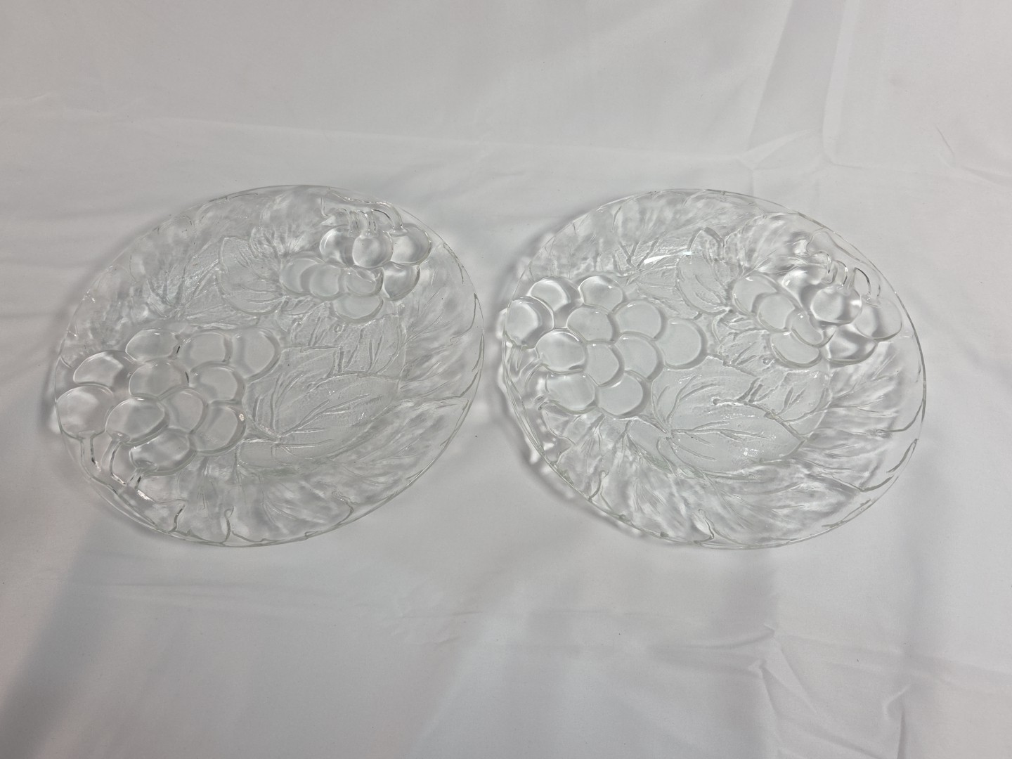 Kig VINTAGE Clear Set of 2 10+” Dinner Plate Pressed Fruit Glass Indonesia