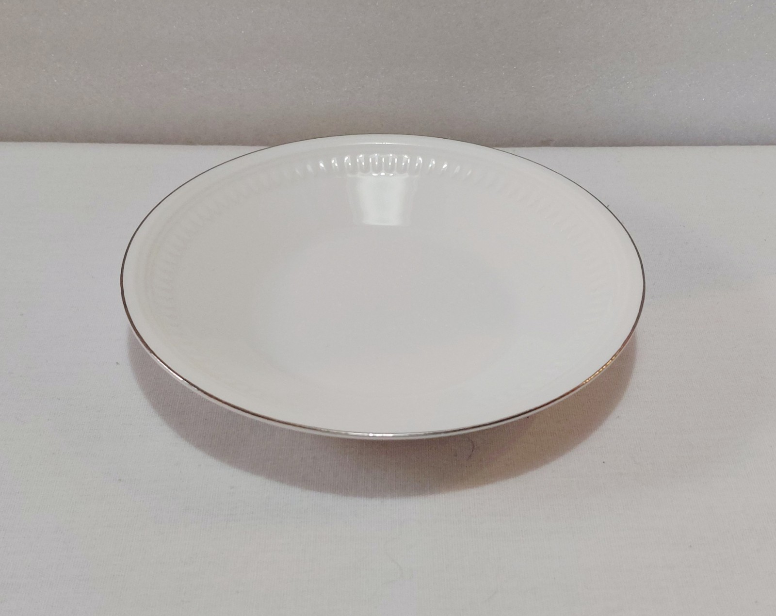 Wedgwood Cup Saucers 6 Oz Colosseum Platinum Elegant Dining Raised Panels 5 Sets
