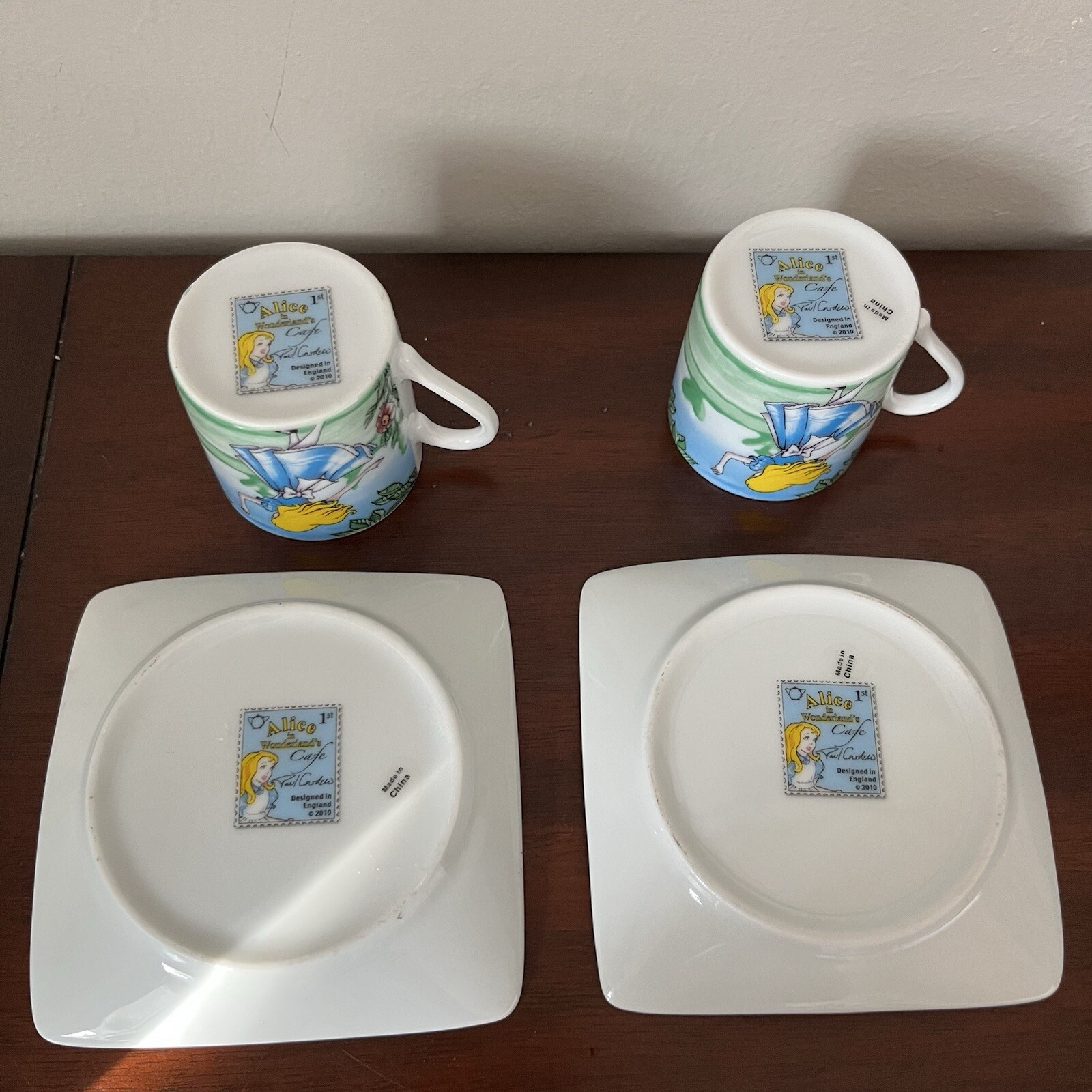 2010 Rare Alice In Wonderland Cafe-2 Teacups & 2 Saucers-England By Paul Cardew