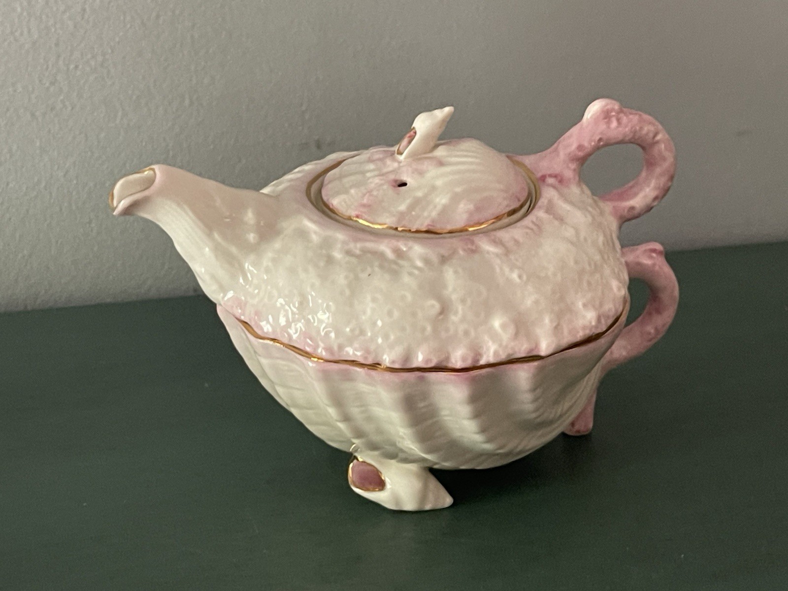 VINTAGE PORCELAIN BELLEEK IRELAND NEPTUNE TEAPOT SEASHELL