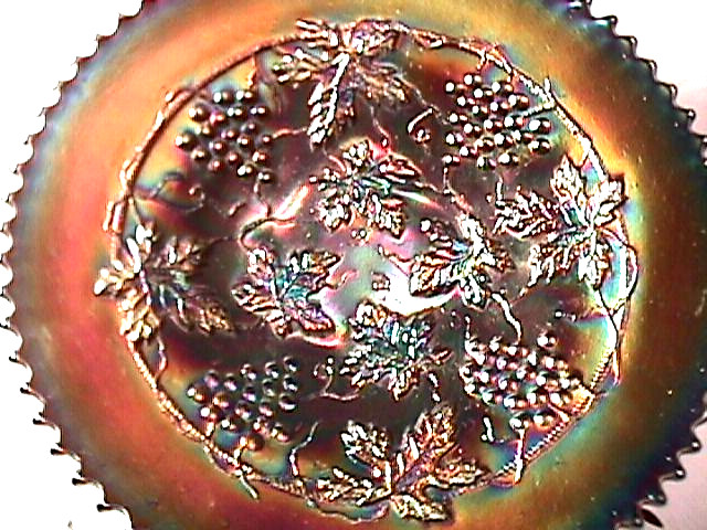 “GRAPE & CABLE” 9″ FLAT PLATE AMETHYST GREAT COLOR CARNIVAL BY: NORTHWOOD