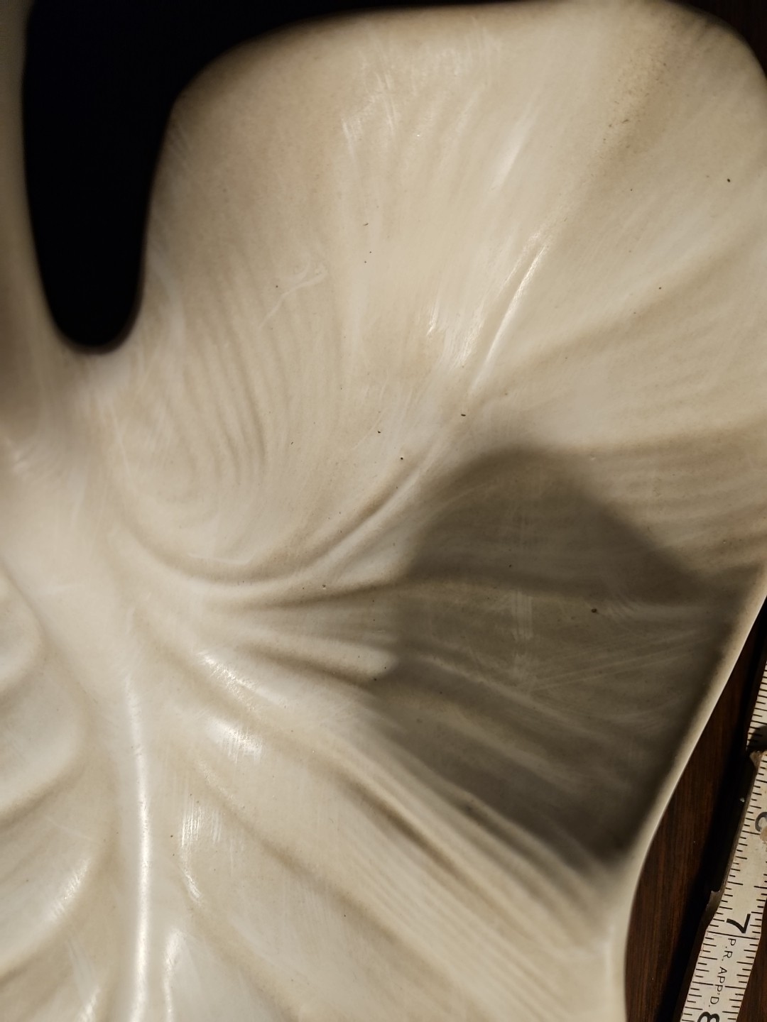 VINTAGE HULL USA 1963 WHITE 63 MAPLE LEAF DISH Hairline Fracture Ding See Pics