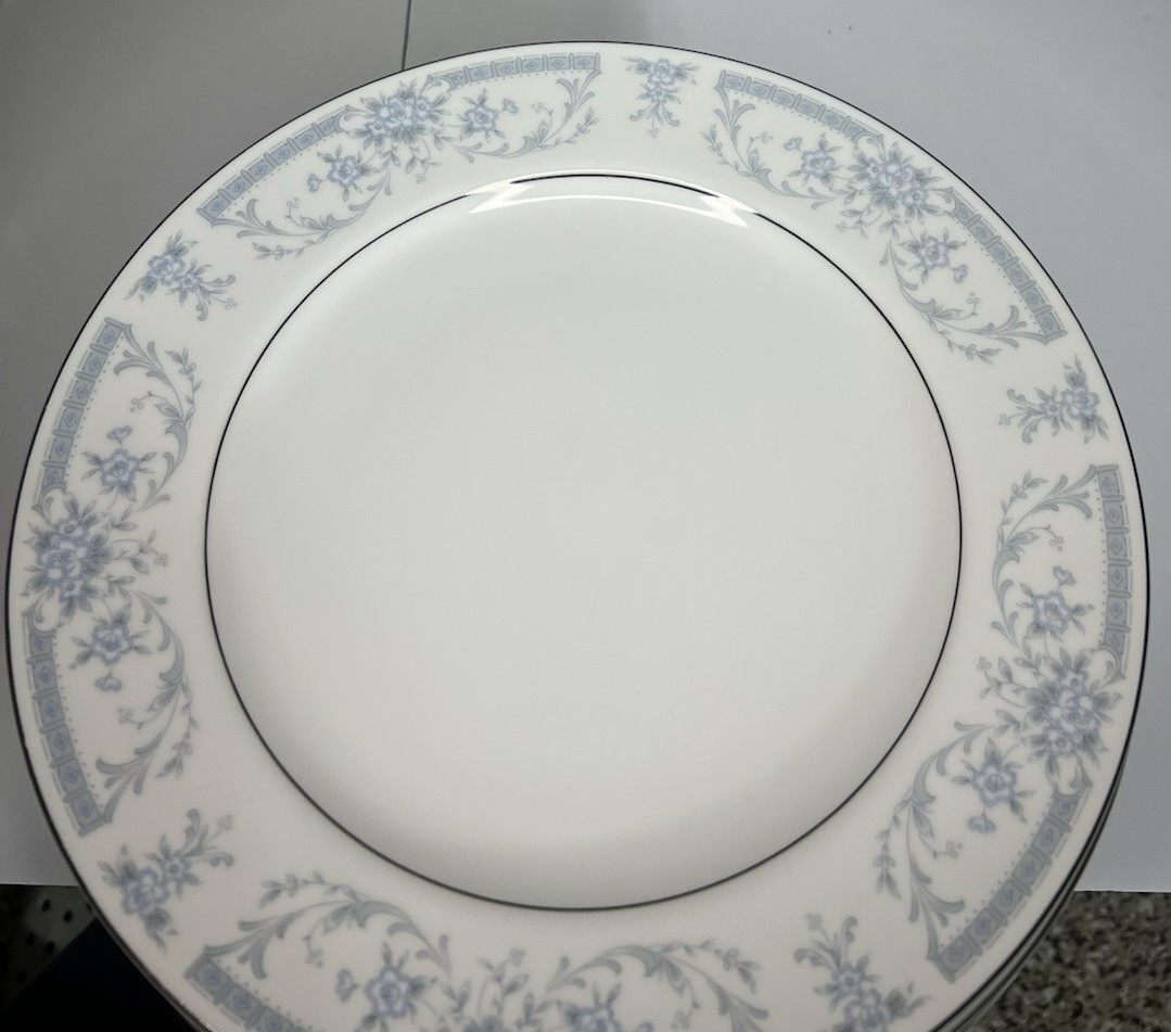 Vintage Sheffield Blue Whisper 3 Dinner Plates Fine China Japan 1985 Floral Plat