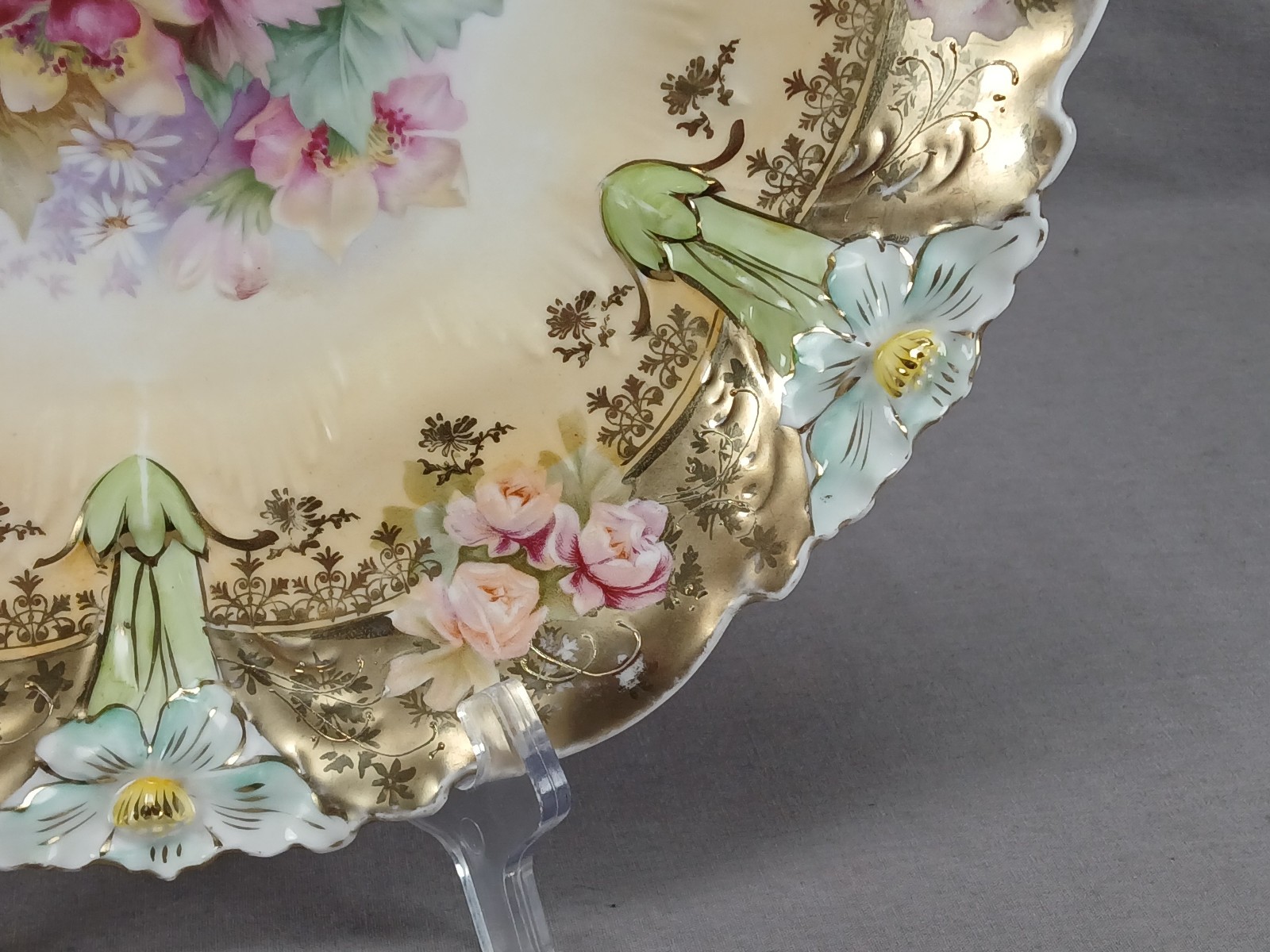 RS Prussia Lily Mold 29 Pink Yellow Flowers Heavy Gold 11 3/4 Inch Charger