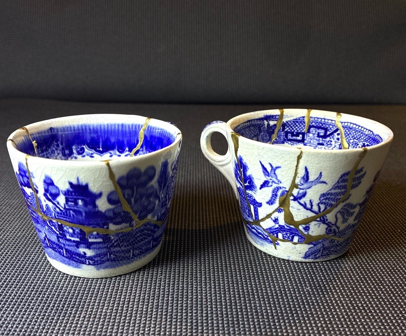 KINTSUGI WABI JAPANESE BLUE WILLOW ANTIQUE PORCELAIN 1910 SET OF 2 CUP HAND MADE