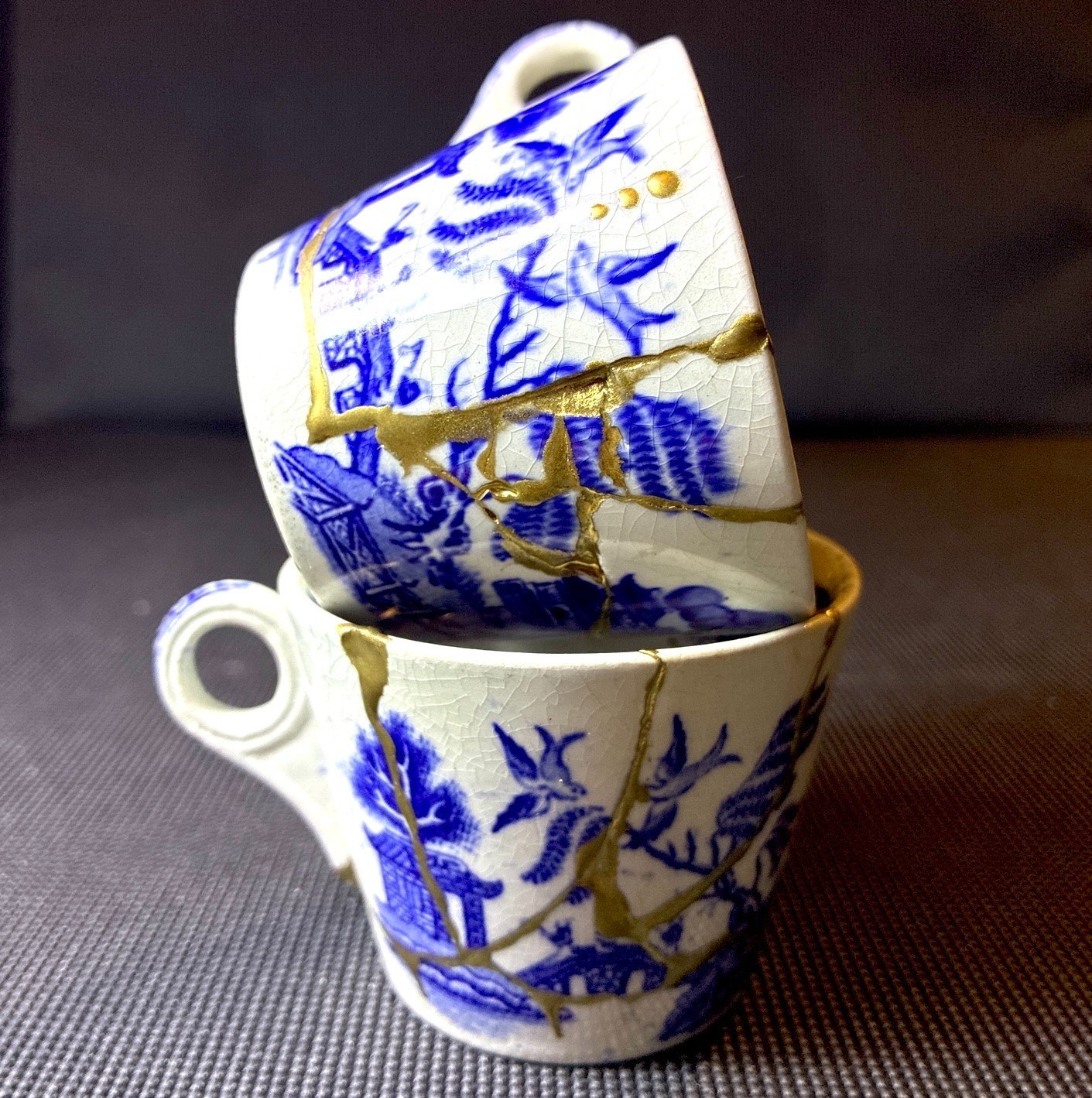 KINTSUGI WABI JAPANESE BLUE WILLOW ANTIQUE PORCELAIN 1910 SET OF 2 CUP HAND MADE