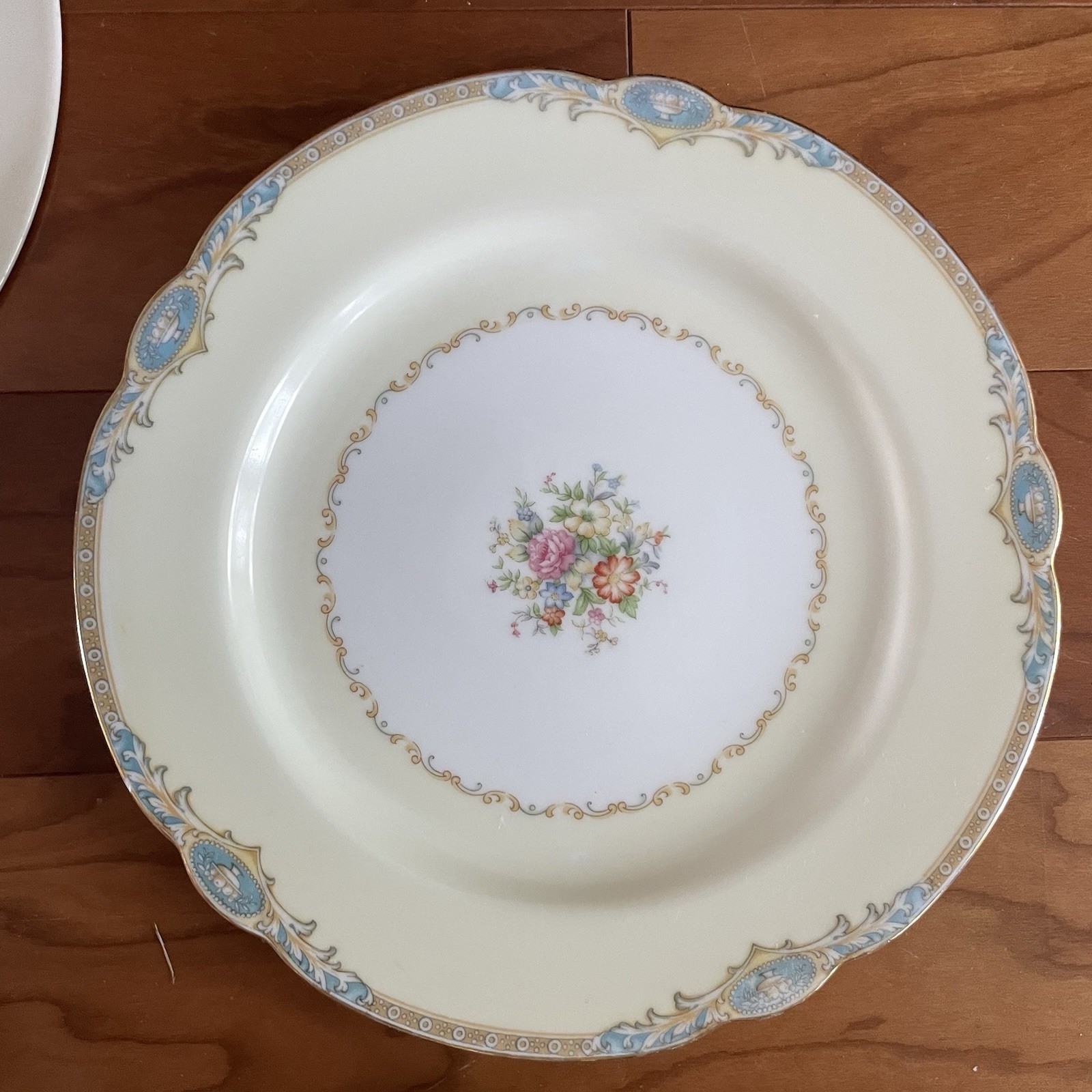Vtg Collection of 5 Elegant Gold Floral Plates Wall Collage Decor Display Wreath