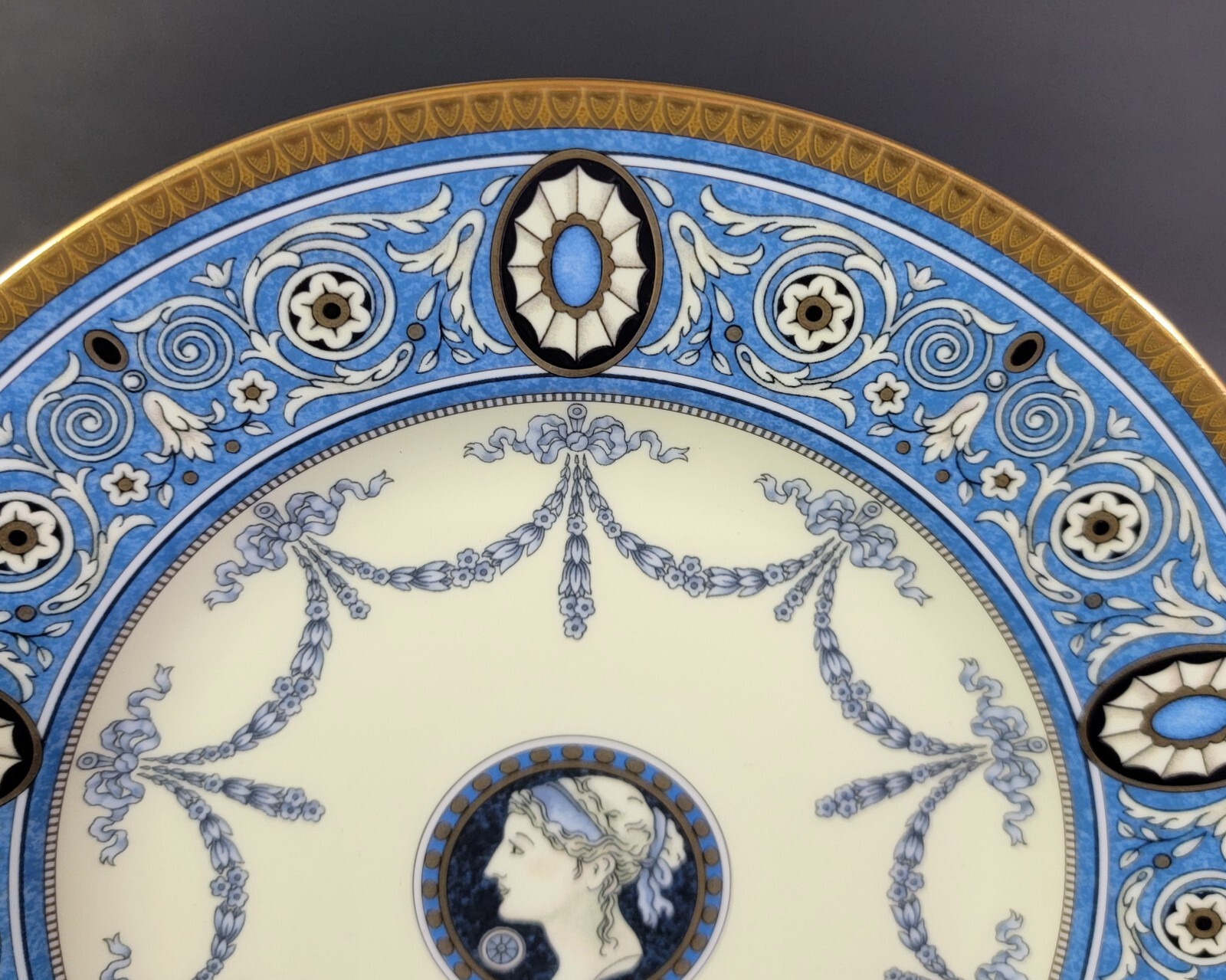 Wedgwood Madeleine 8 1/8″ Salad Plate with Center Medallion *Pristine Condition*