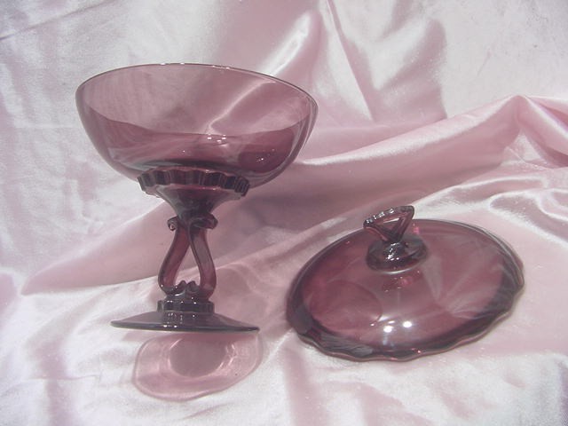 VINTAGE AMETHYST PURPLE GLASS COMPOTE BOWL FOOTED w/ SCALLOPED COVER