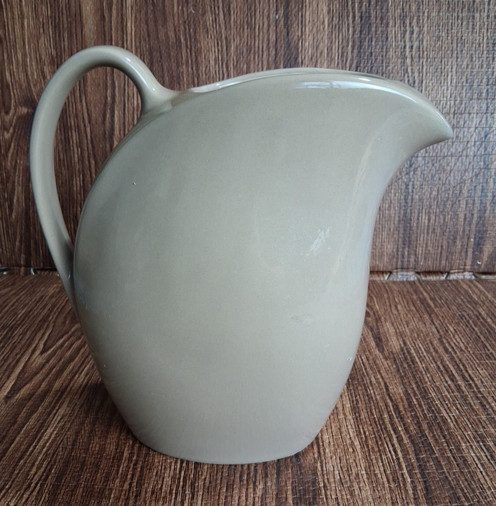 Hall 2633 Pitcher With Ice Guard Beige Art Deco 9″ USA Vintage