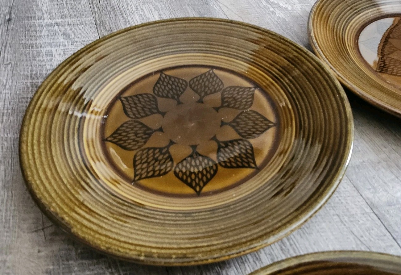 Set Of 6 Old Gold Harmony House 10.25″ Dinner Plates MCM Vintage Glossy