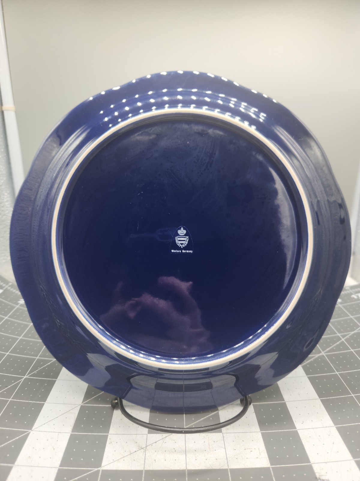 WAECHTERSBACH – Winter Dreams Starry Night Cobalt Scalloped Plate 10”