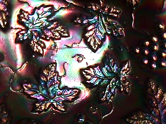 “GRAPE & CABLE” 9″ FLAT PLATE AMETHYST GREAT COLOR CARNIVAL BY: NORTHWOOD