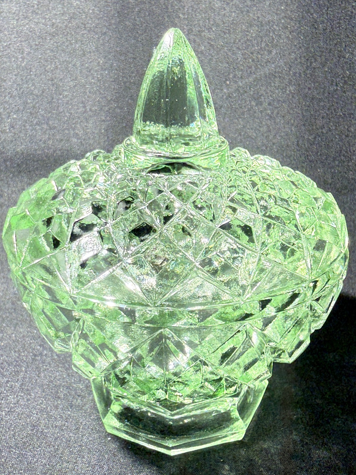 Green Vaseline Uranium glass covered candy dish coffee sugar jar / bowl selenium