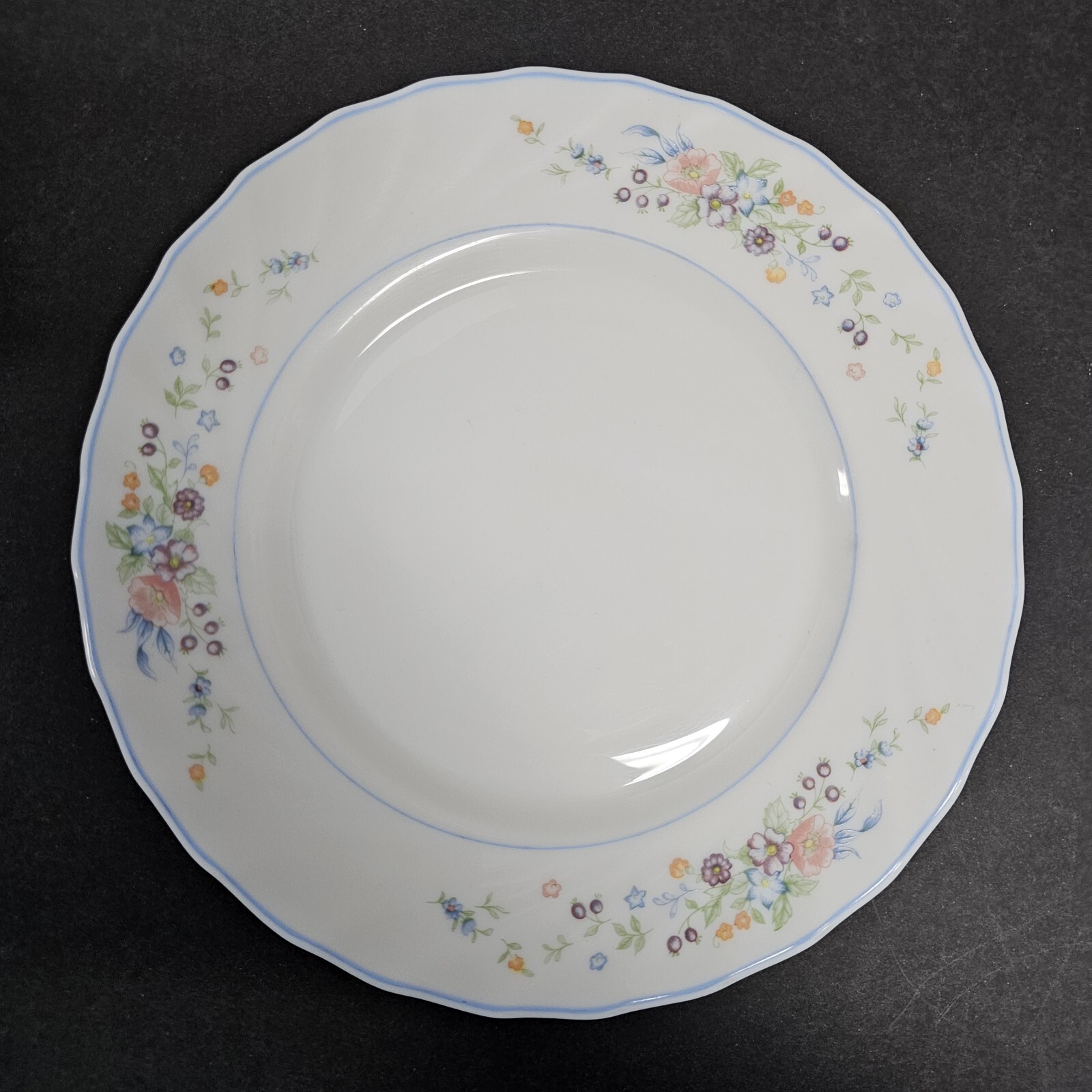 2 Vintage Arcopal Victoria Floral Salad Dessert Plates 7.75″ Made in France READ