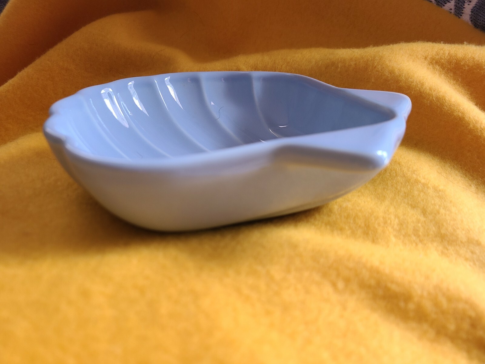 Pfaltzgraff Yorktowne Shell Shaped Dish 242 Blue 5 1/2 Inches – Free Shipping!