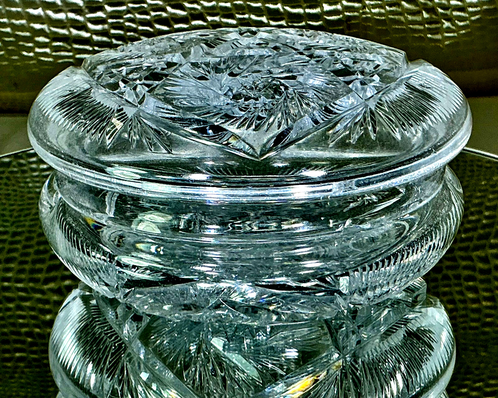 American Brilliant Cut Glass Crystal Large Covered Vanity Dresser Box & Lid.
