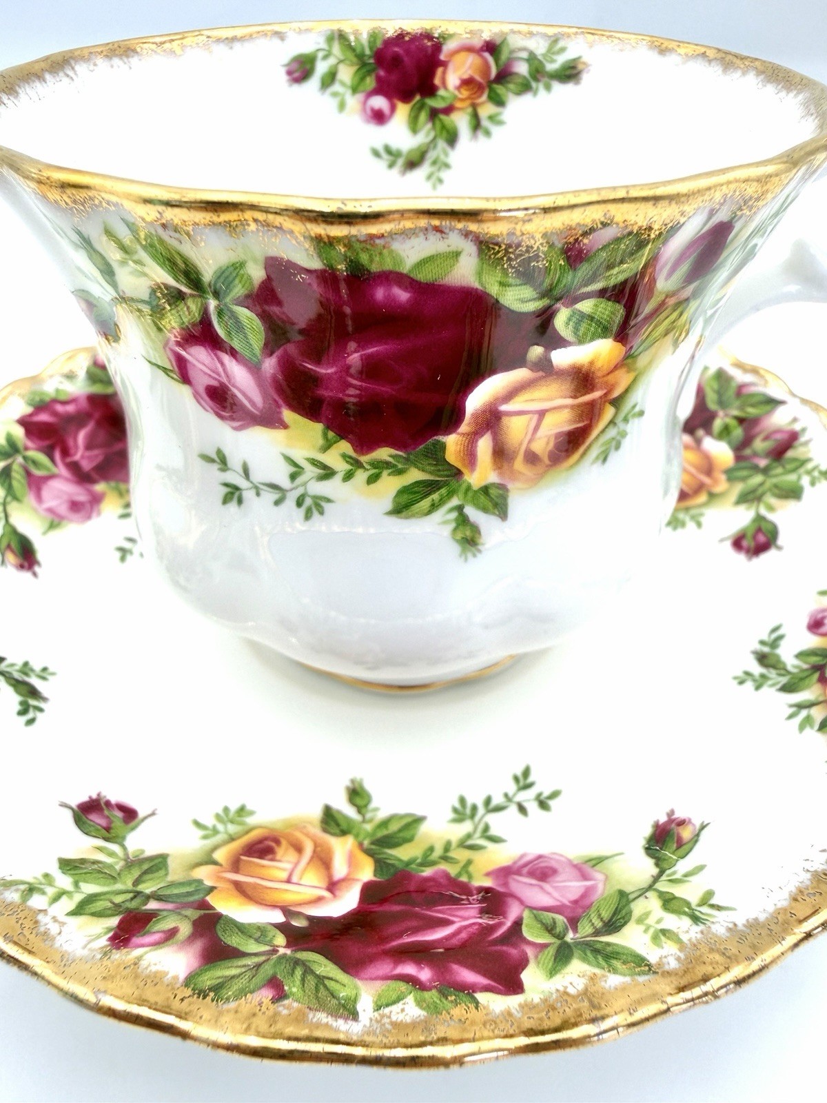 Royal Albert Old Country Roses – Oversized Cup & Saucer Set